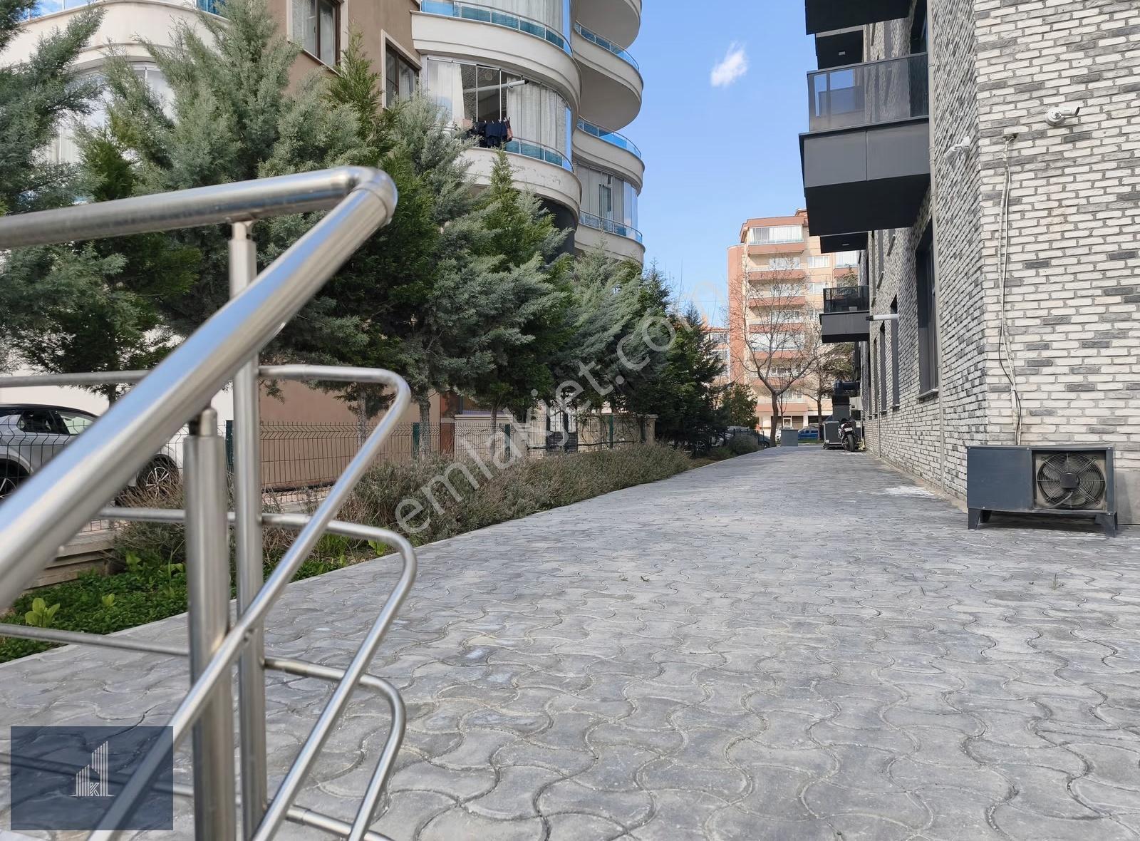Kadir Dikici'den Esmira Palaza Fetih'de Satılık 2+1 Ofis - Görsel 3