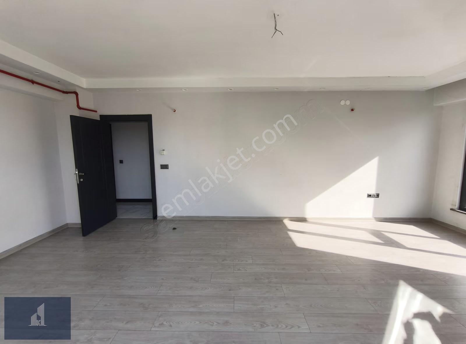 Kadir Dikici'den Esmira Palaza Fetih'de Satılık 2+1 Ofis - Görsel 32