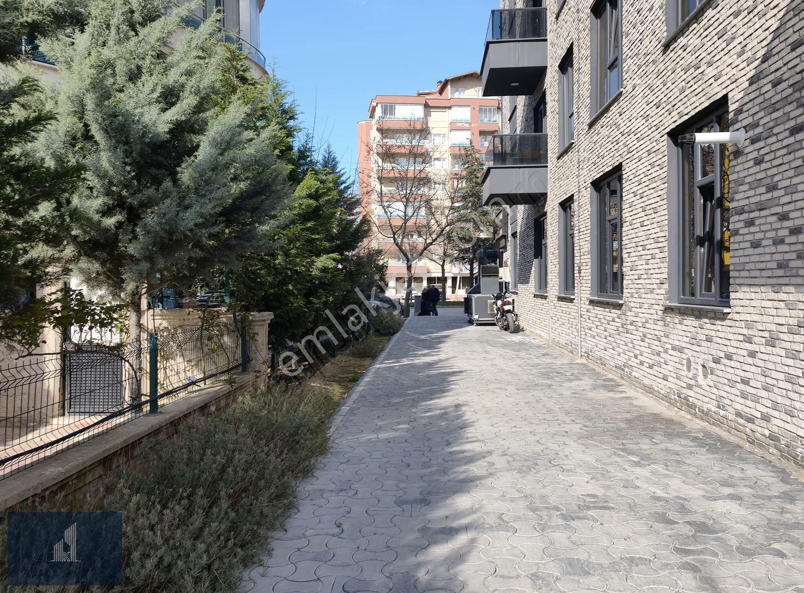 Kadir Dikici'den Esmira Palaza Fetih'de Satılık 2+1 Ofis - Görsel 2