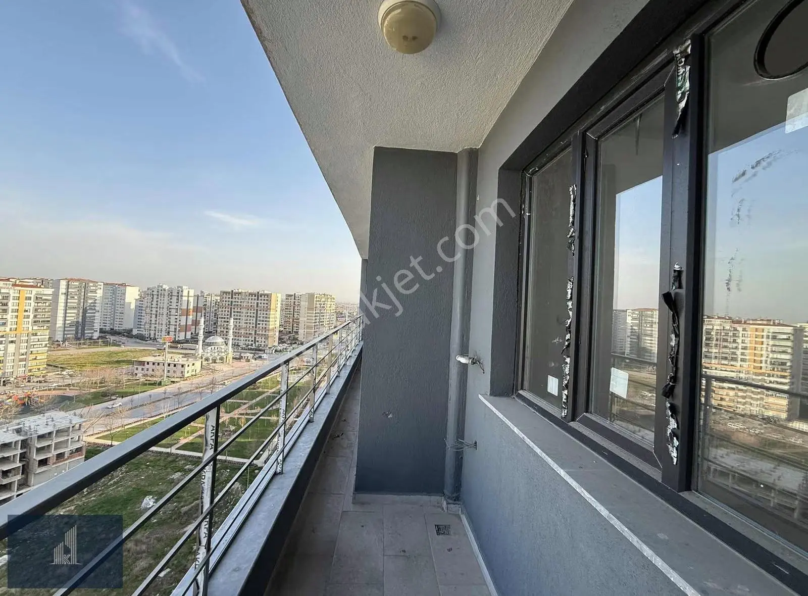 Kadir Dikici'den Gold Garden'da İçi Boş Satılık 3,5+1 Daire - Görsel 3