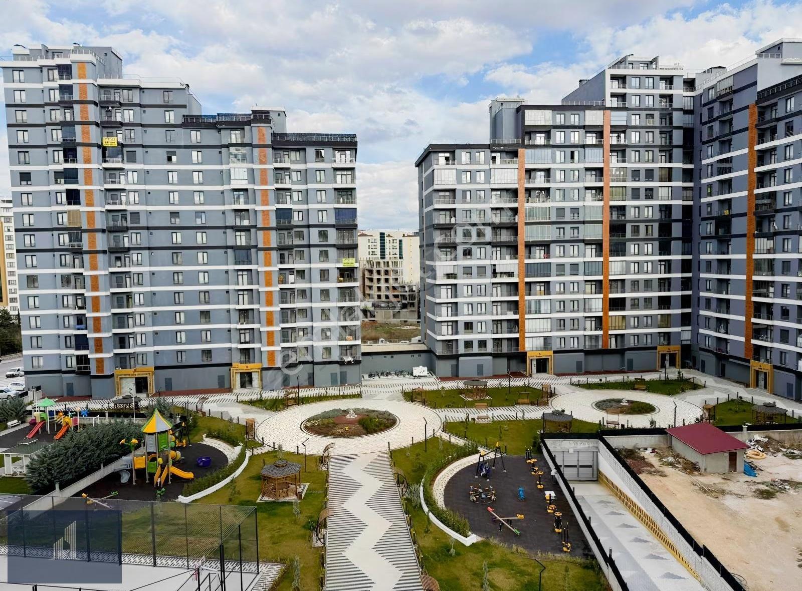Kadir Dikici'den Gold Garden'da İçi Boş Satılık 3,5+1 Daire - Görsel 4