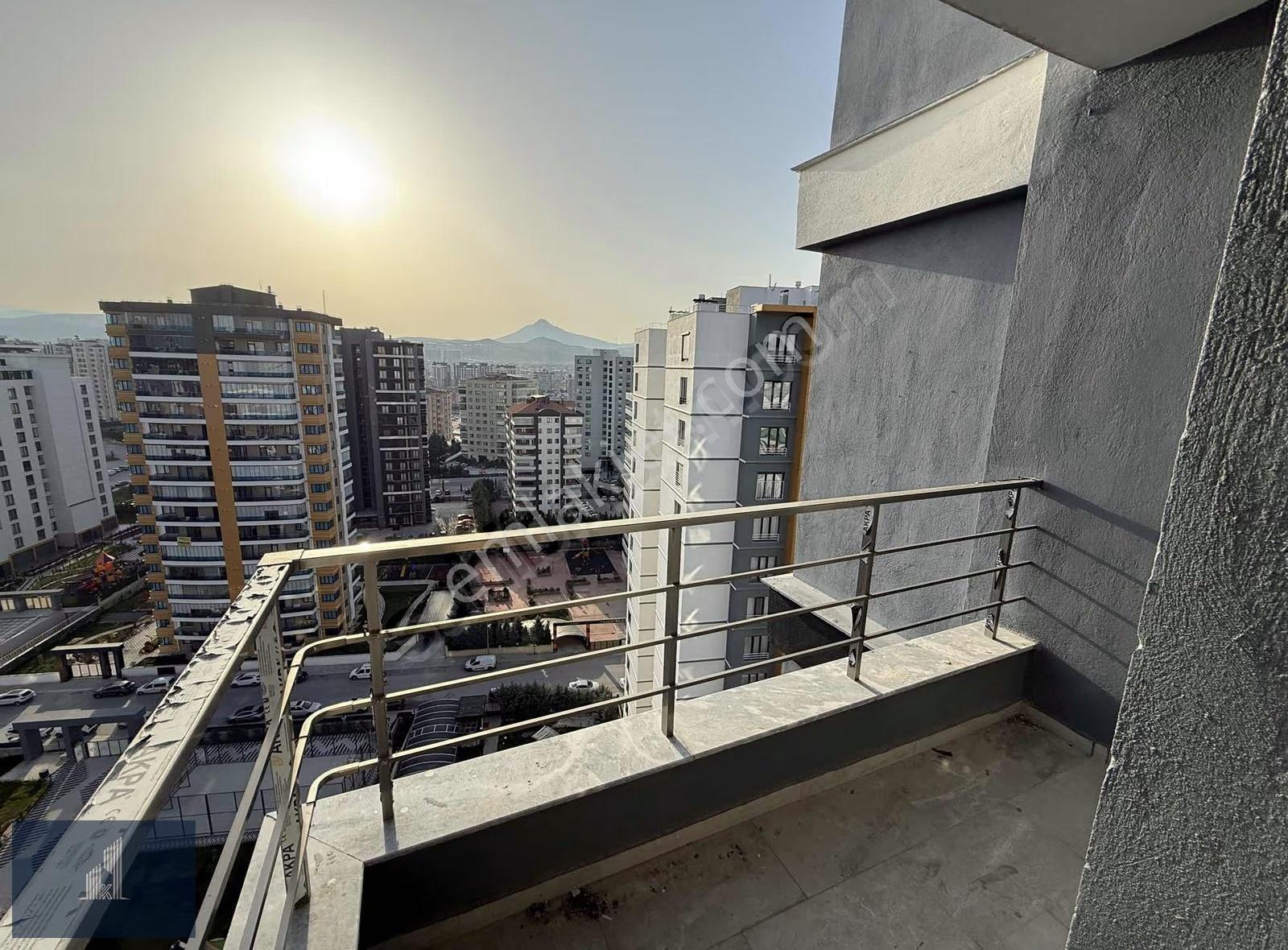 Kadir Dikici'den Gold Garden'da İçi Boş Satılık 3,5+1 Daire - Görsel 9