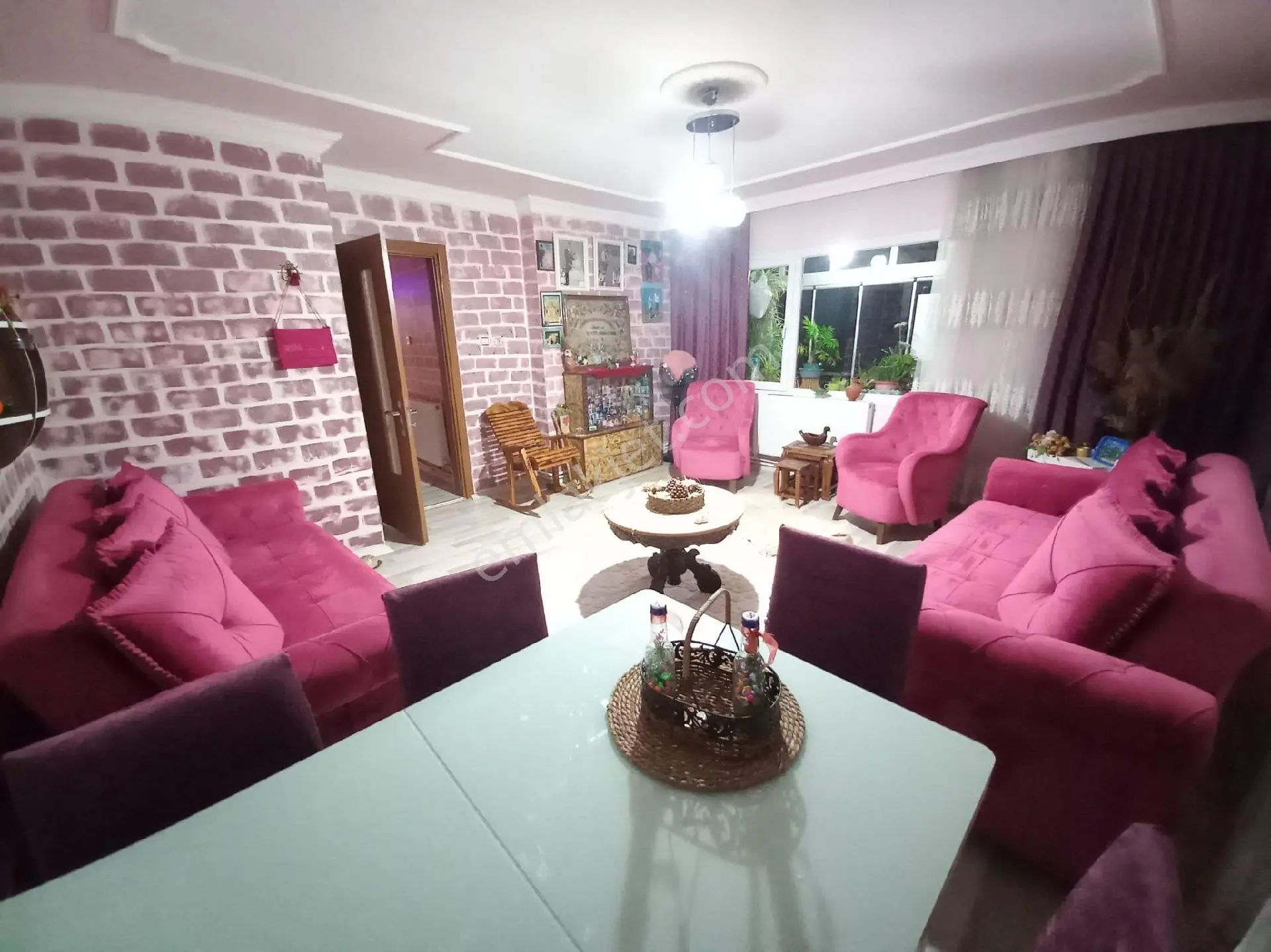Bergama Şehir Manzaralı Ful Tadilatlı Doğalgazlı Cam Balkonlu 3+1 Geniş Satılık Daire