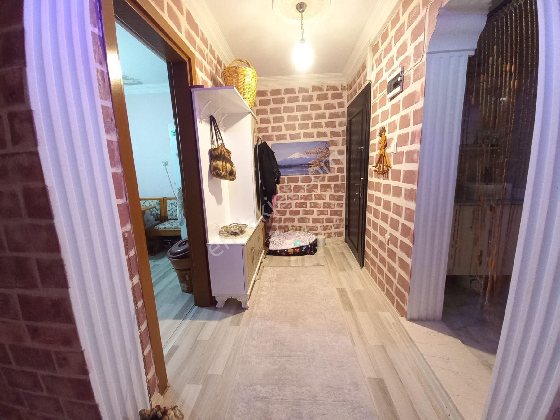 Bergama Şehir Manzaralı Ful Tadilatlı Doğalgazlı Cam Balkonlu 3+1 Geniş Satılık Daire - Görsel 5