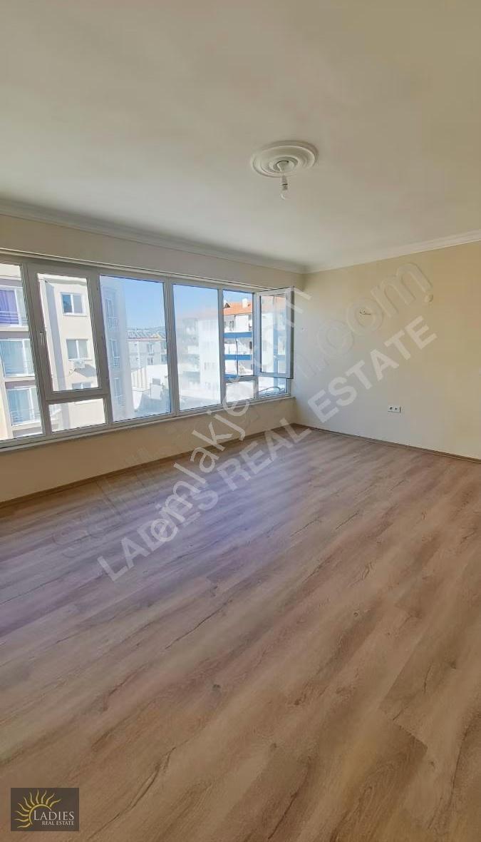 Ladıes Gayrimenkul 1+1 Satılık Daire - Görsel 10