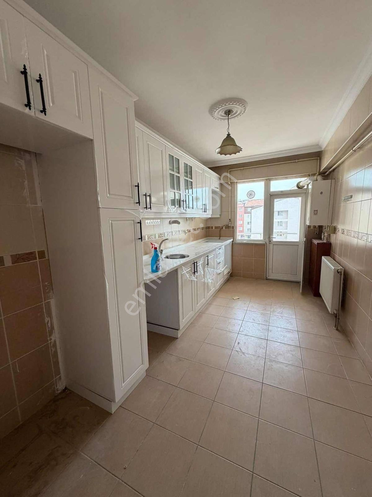 Reşadiye Mah Eski Pazartesi Pazarı Civarı 3+1 Otoparklı