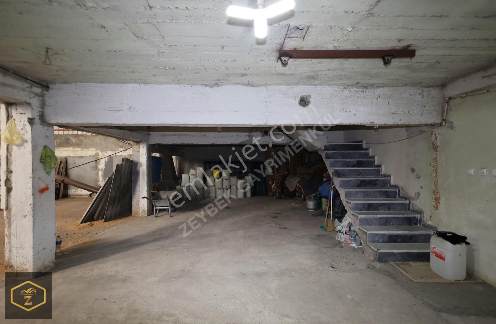 Zeybek Emlaktan Tırnova Mah. 900m2 Kiralık Depo - Görsel 11