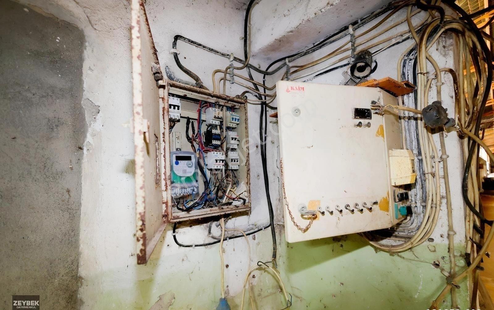 Zeybek Emlaktan Tırnova Mah. 900m2 Kiralık Depo - Görsel 2
