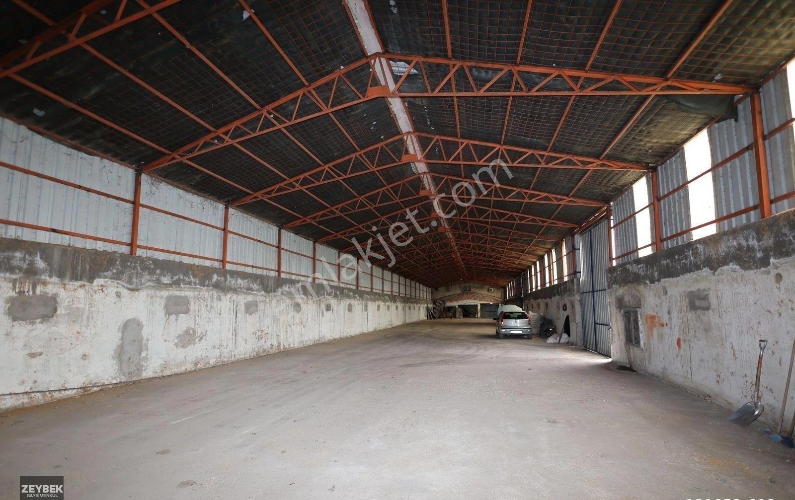 Zeybek Emlaktan Tırnova Mah. 900m2 Kiralık Depo - Görsel 3