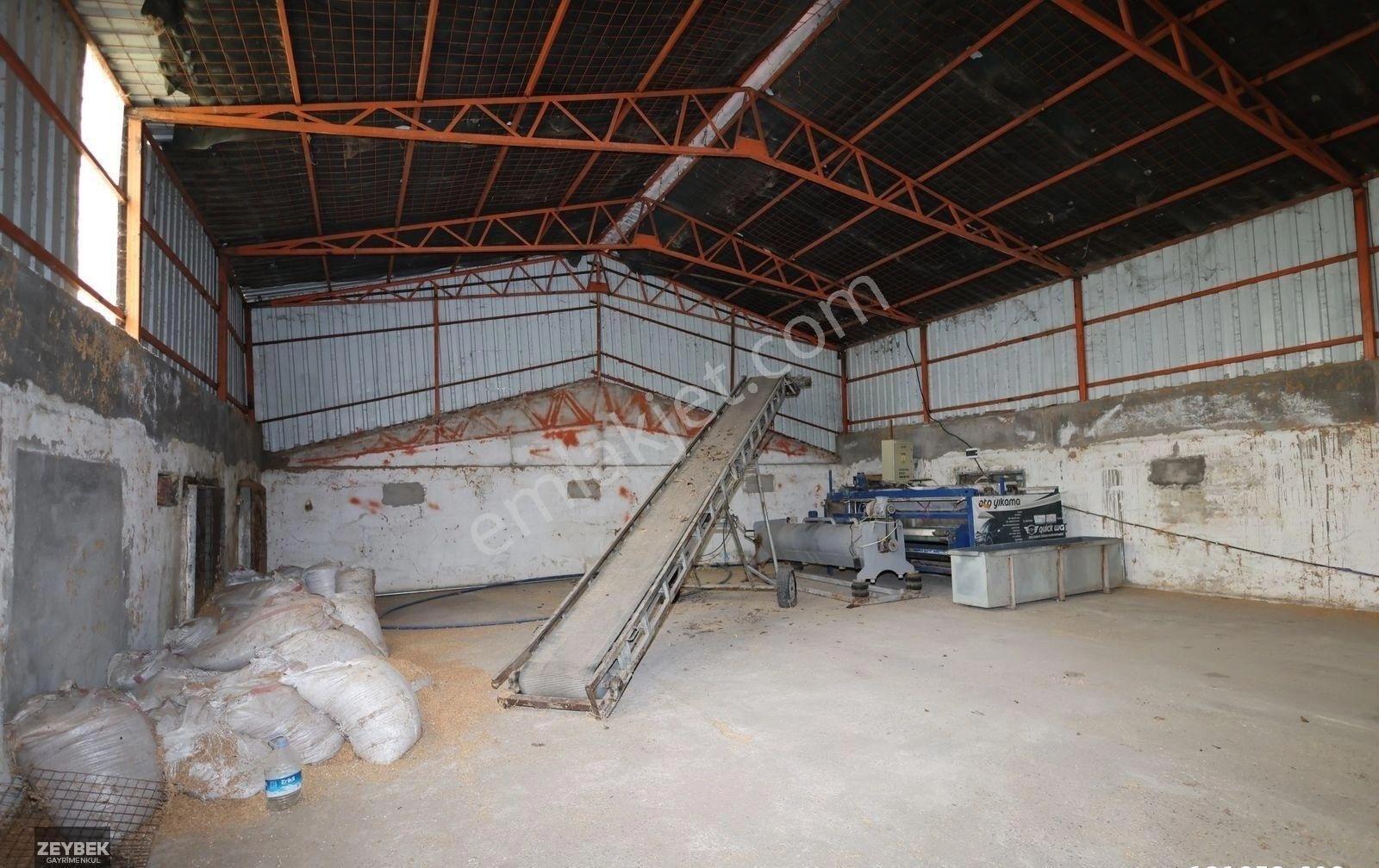 Zeybek Emlaktan Tırnova Mah. 900m2 Kiralık Depo - Görsel 22