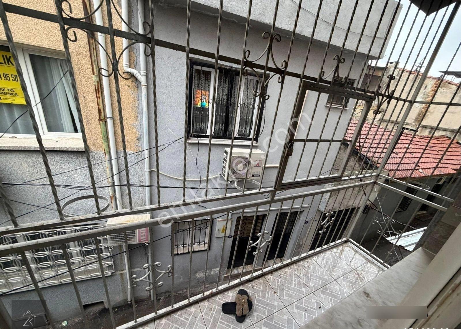 Konak Abdullahefendi Mahallesinde Müstakil 3kat Satılık Ev - Görsel 23