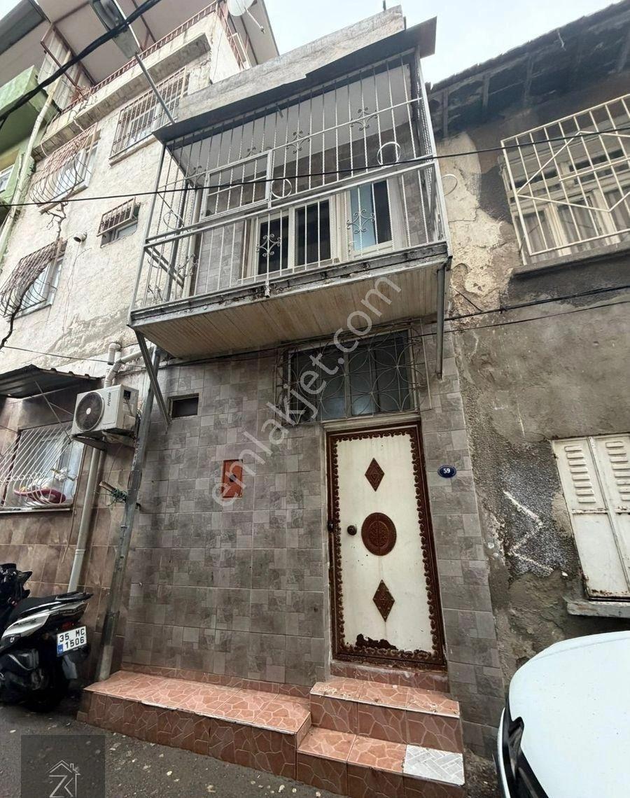 Konak Abdullahefendi Mahallesinde Müstakil 3kat Satılık Ev