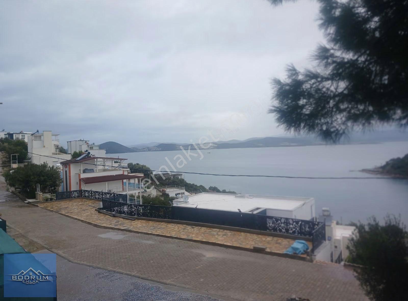 Adabükünde Gülorko Sitesinde Deniz Manzaralı Satılık Arsa - Görsel 2