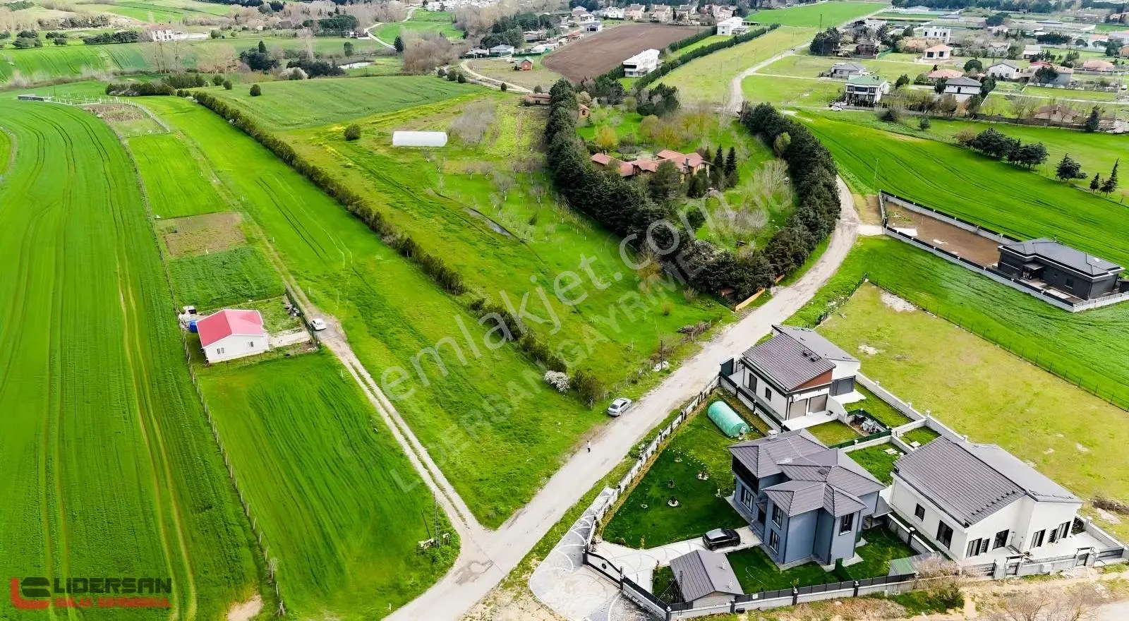 Çatalca Kabakça'da Satılık 1.792 M² Asfalt Kenarı Tarla