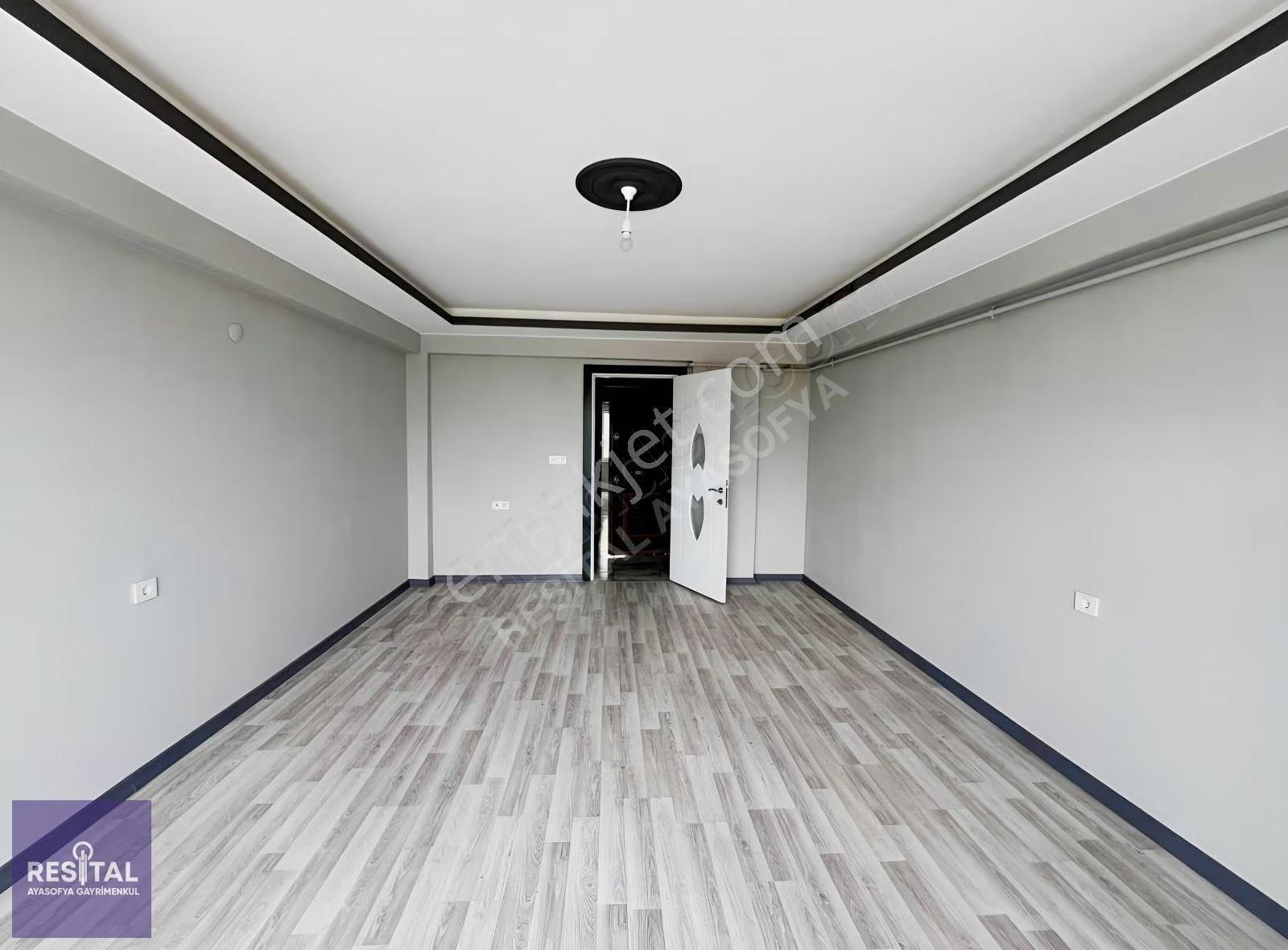 Üçevler'de Yola Cephe Satılık 2+1 Dubleks Daire