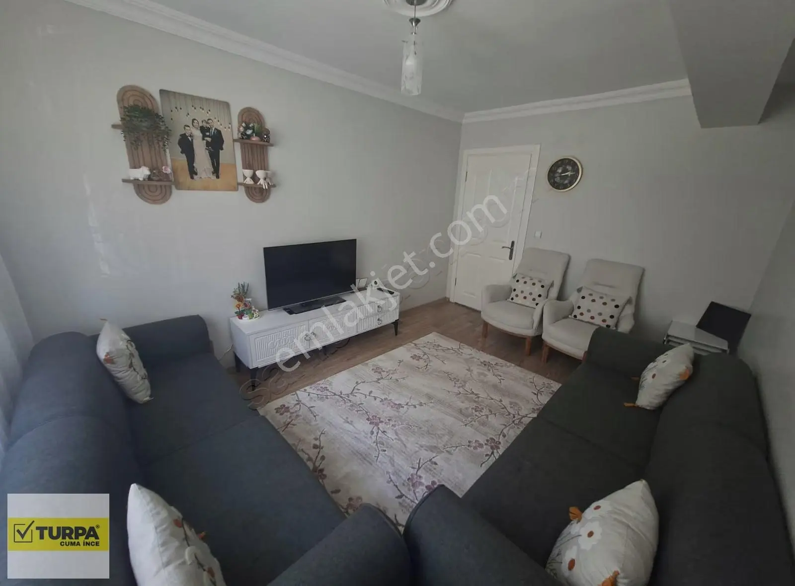 Menderes Cüneytbey Mahallesinde Satılık Daire...