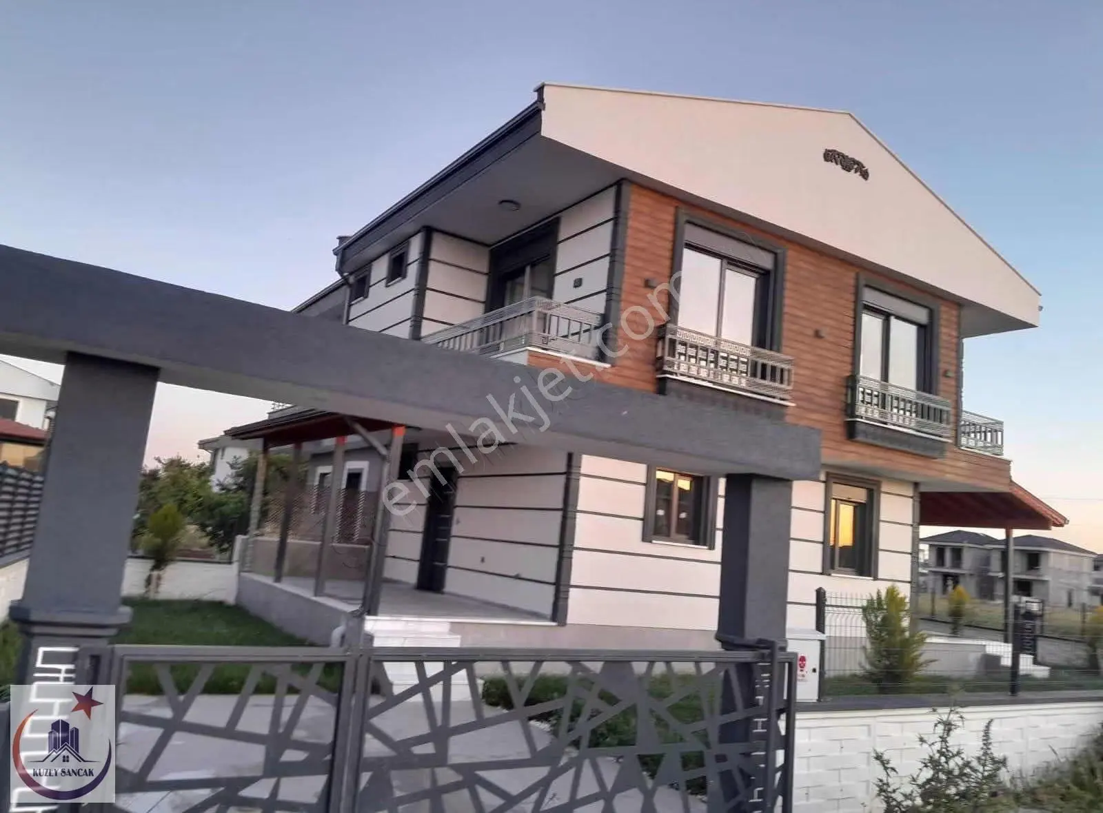Kuzey Sancak'tan Satılık 3+1 Köşe Konumlu Villa