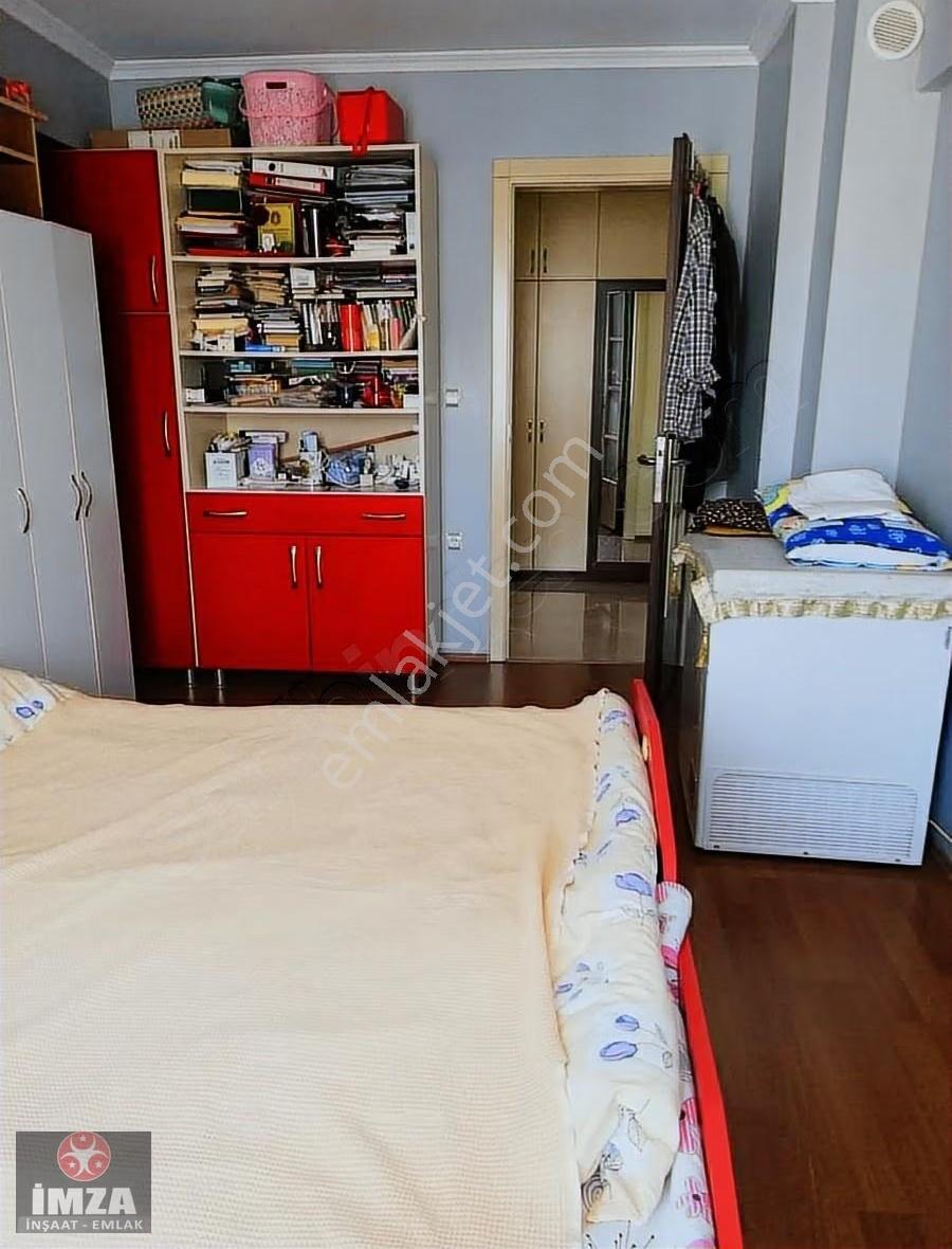 İstiklal De Satılık Geniş Kullanışlı Daire - Görsel 2