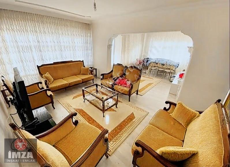 Denizli İstiklalde Çınar Meydanı Manzaralı Geniş Daire 3+1