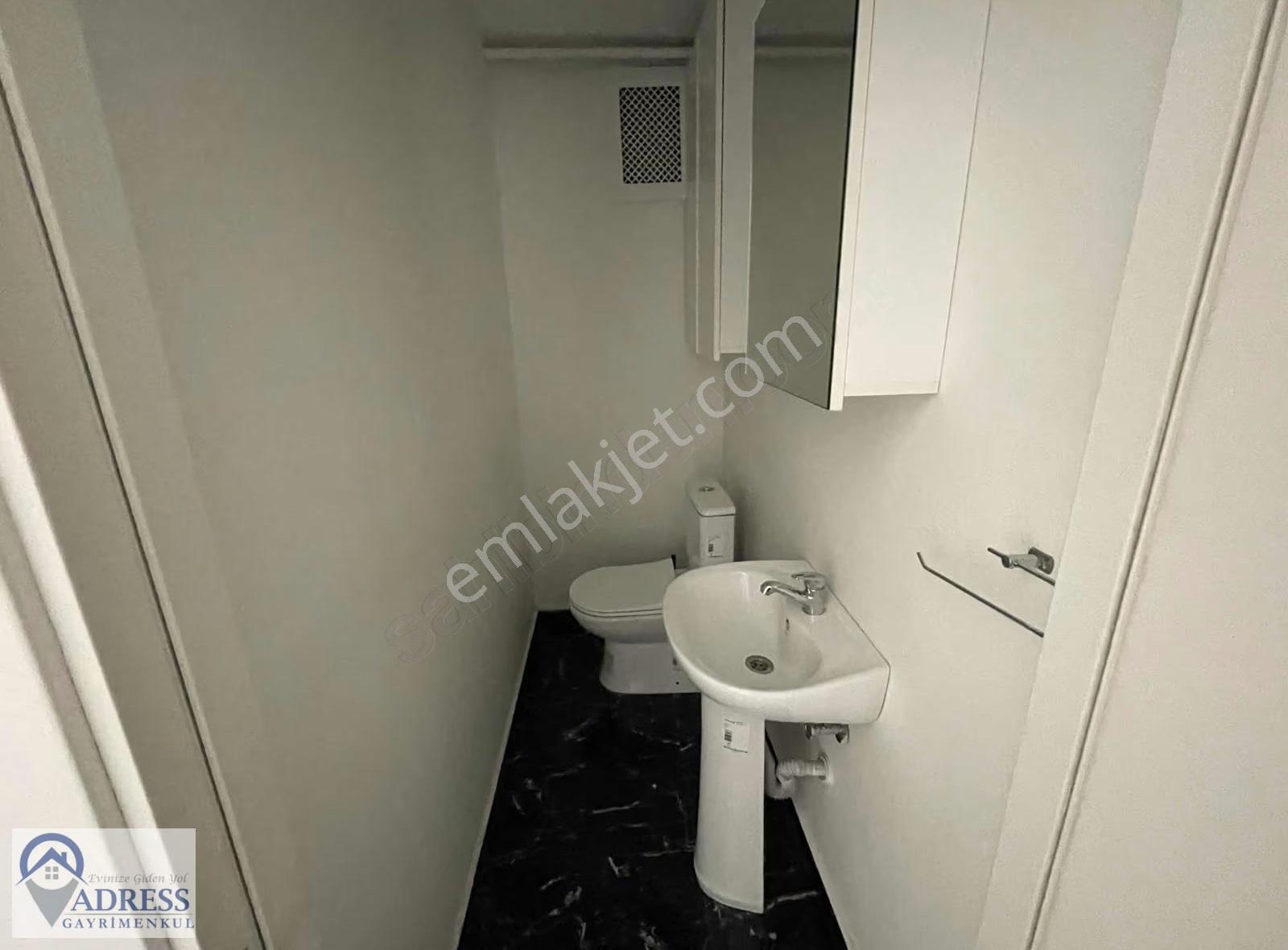 Caddebostan Cemil Topuzlu Caddesinde Kiralık Mağaza - Görsel 15