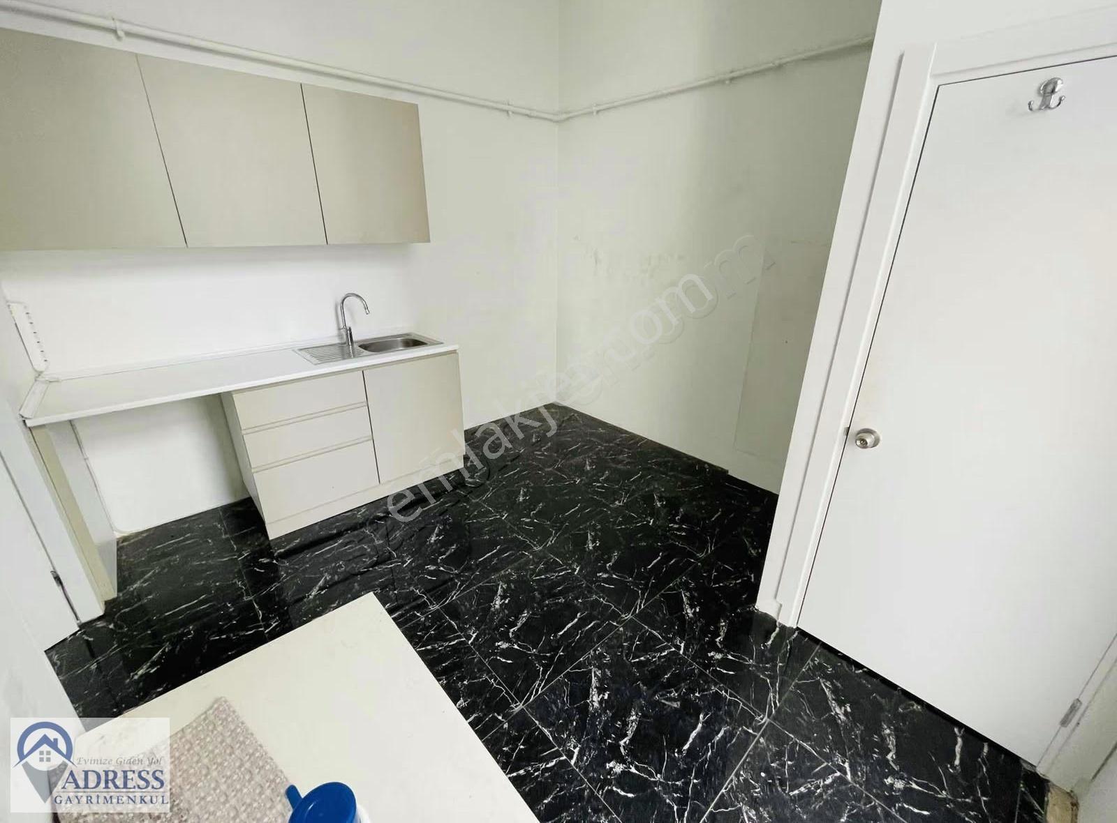 Caddebostan Cemil Topuzlu Caddesinde Kiralık Mağaza - Görsel 7