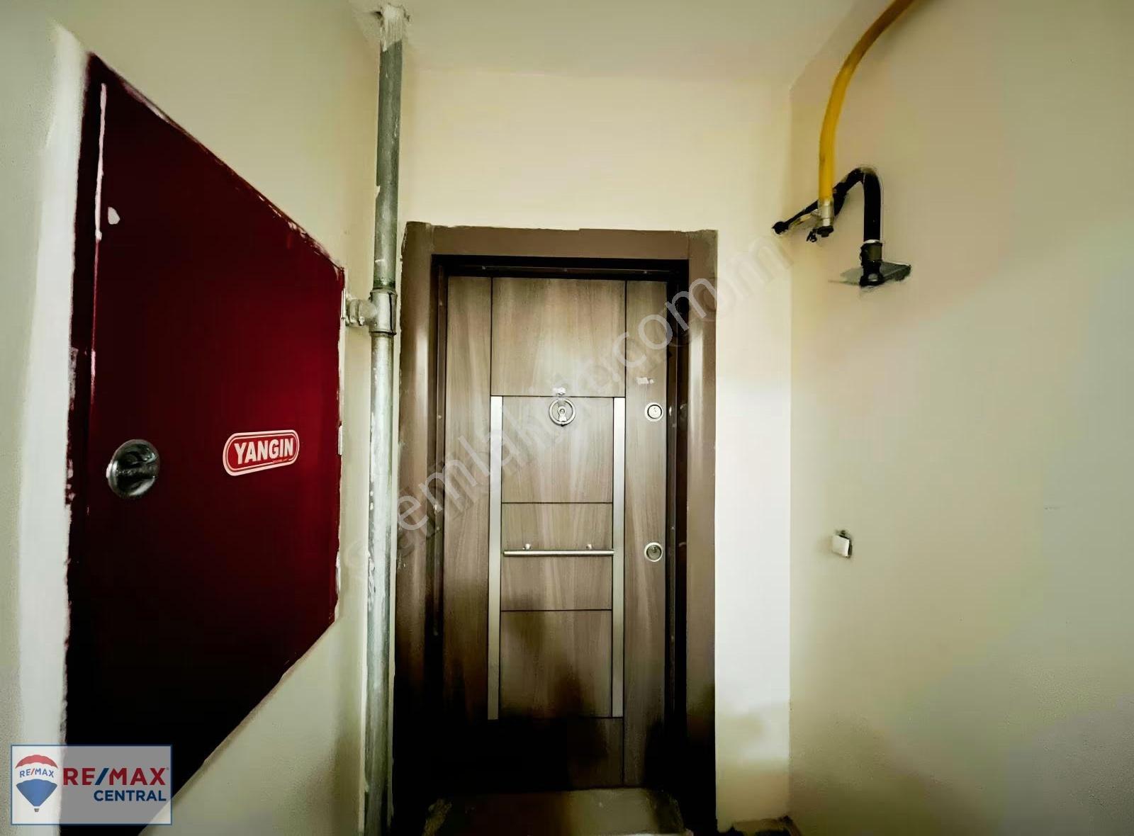 Remax Centralden Şeyhşamil'de Satılık Cadde Üstü Kilerli 3+1 - Görsel 16