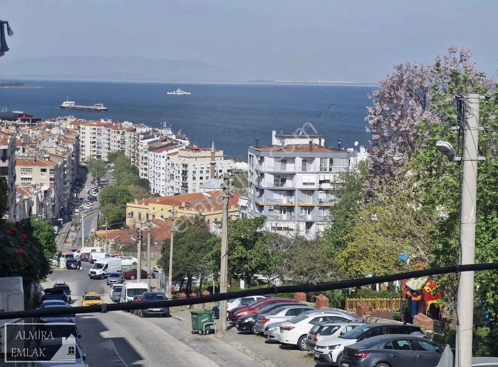 Deniz Ve Park Manzaralı 3+1 130m2 Bakımlı Ara Kat Köşe Daire