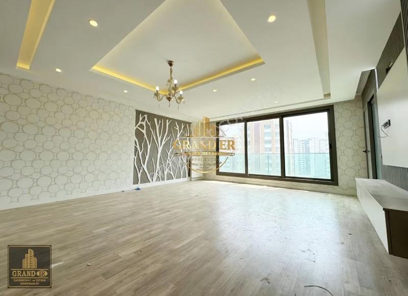Mezitli Akdenizde Havuzlu Sitede Kaçırılmayacak Lüks 4+1 Daire