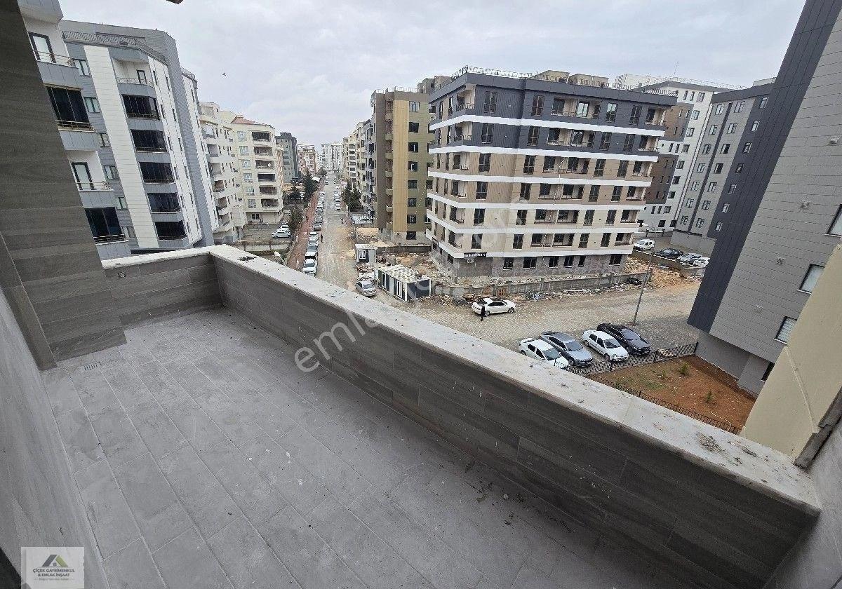 Atakent Mahallesinde Satılık Ultra Lüks Sıfır 4+1 Daire - Görsel 2