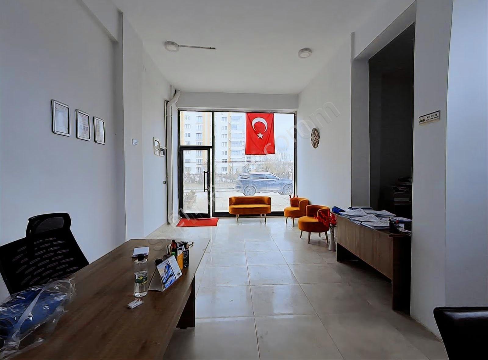 İkizler Gayrimenkul'den Fahrikayahanda Satılık 170 M2 Dükkan....