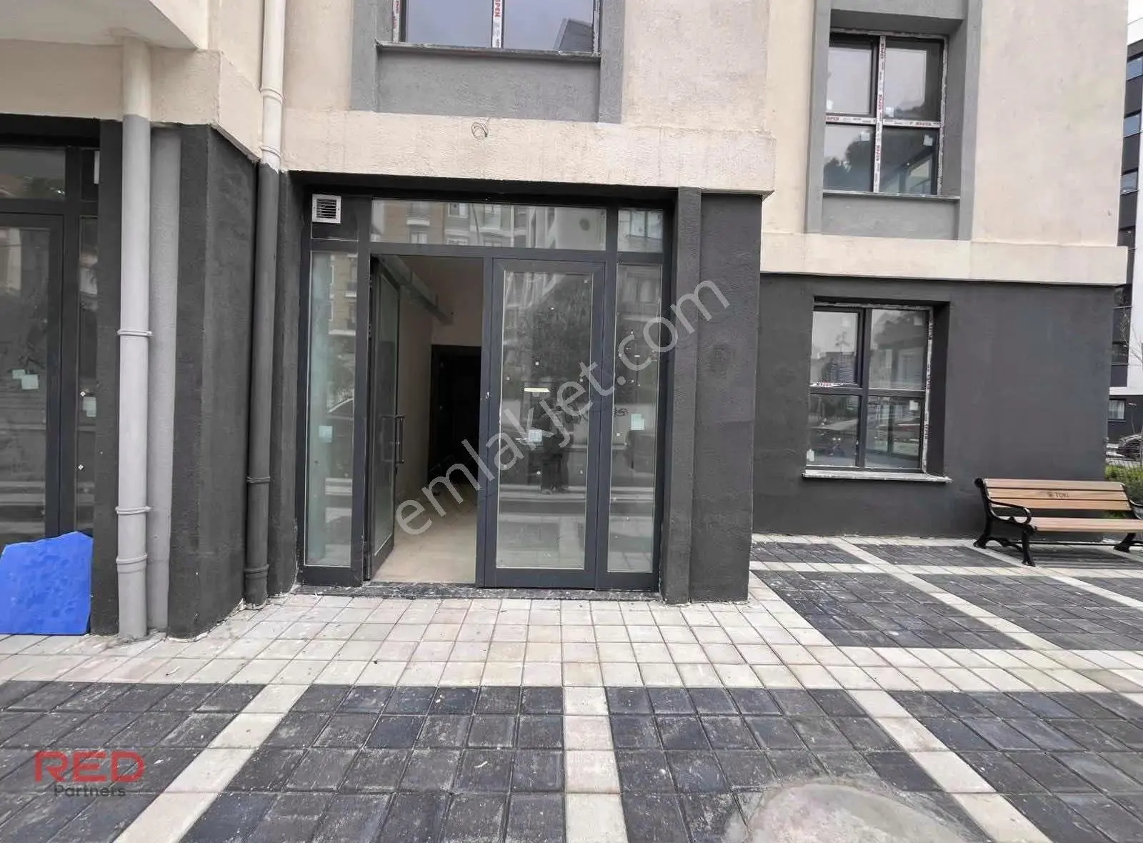 Tuzla Cami Mahallesinde Sıfır Yola Cephe 20 M² Kiralık Dükkan