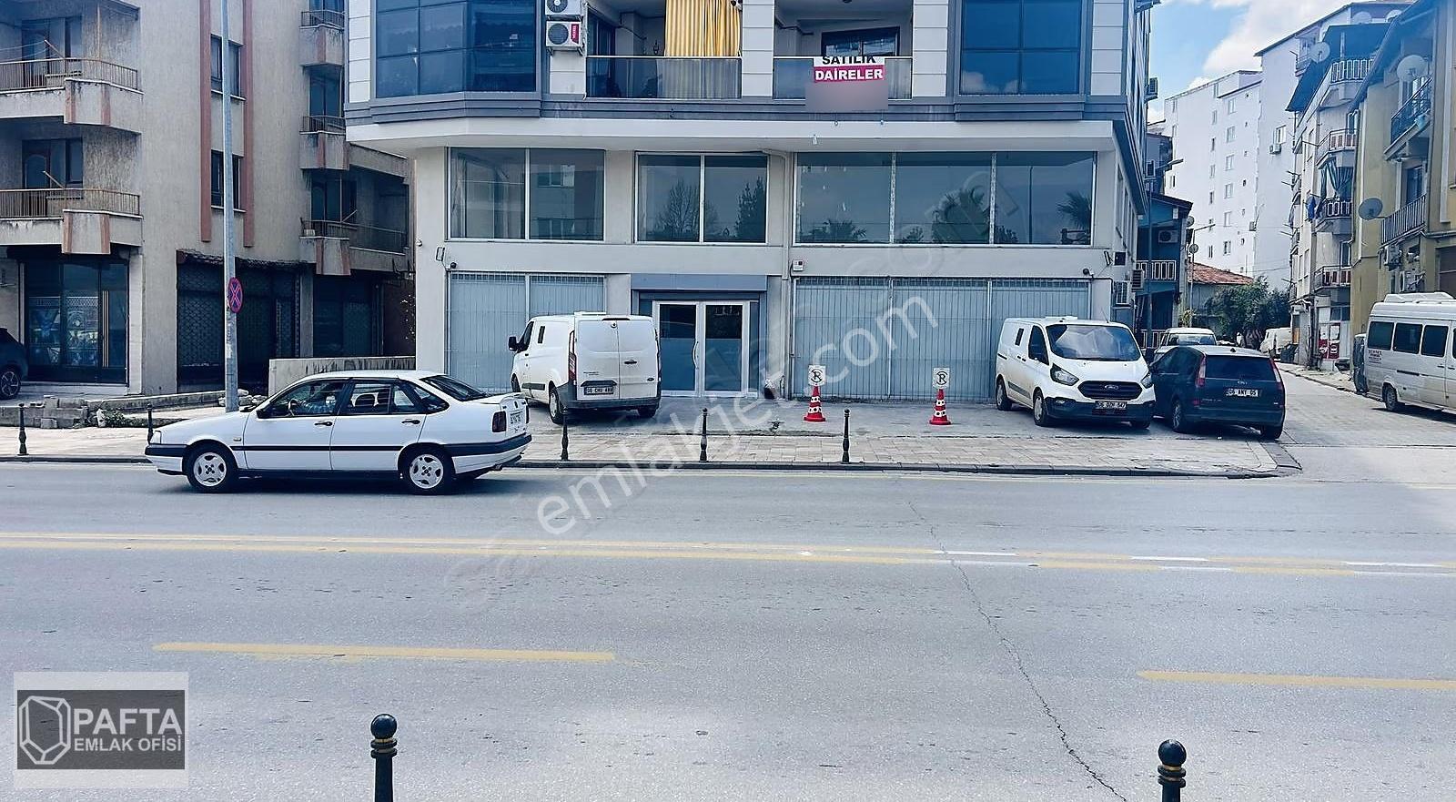 Atatürk Caddesi Üzeri Kiralık 900m2 İşyeri