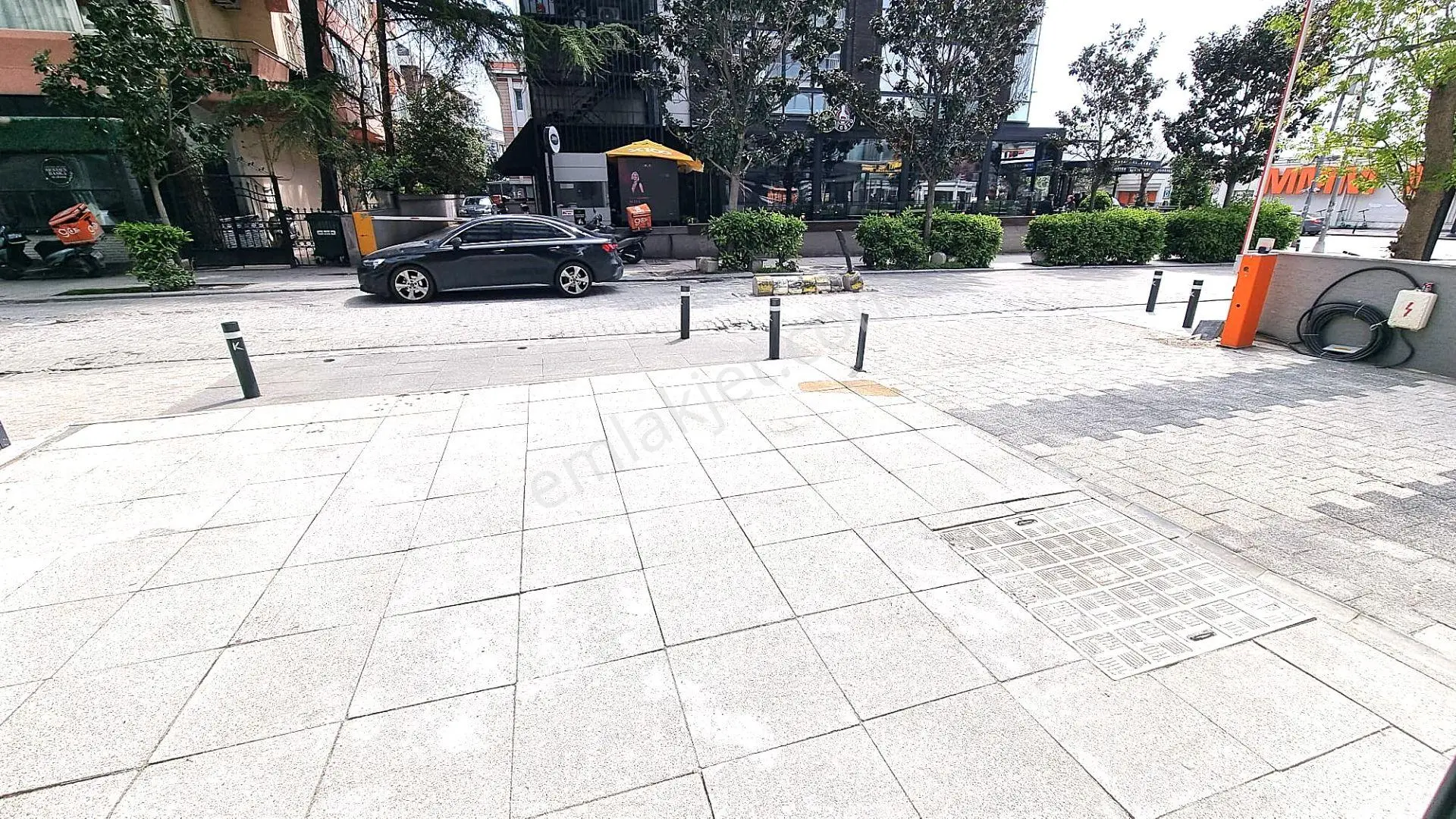 Caddebostan İskele Sk Üzeri Migros Tarafı 40 M2 Ön Kullanımlı - Görsel 2