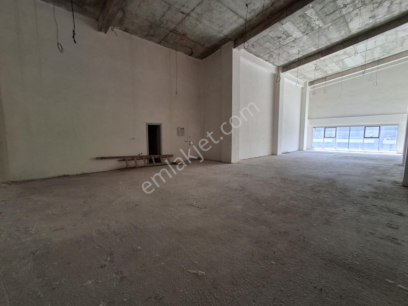 İvedikte 3 Katlı 655 M2 Satılık Hazır Atölye