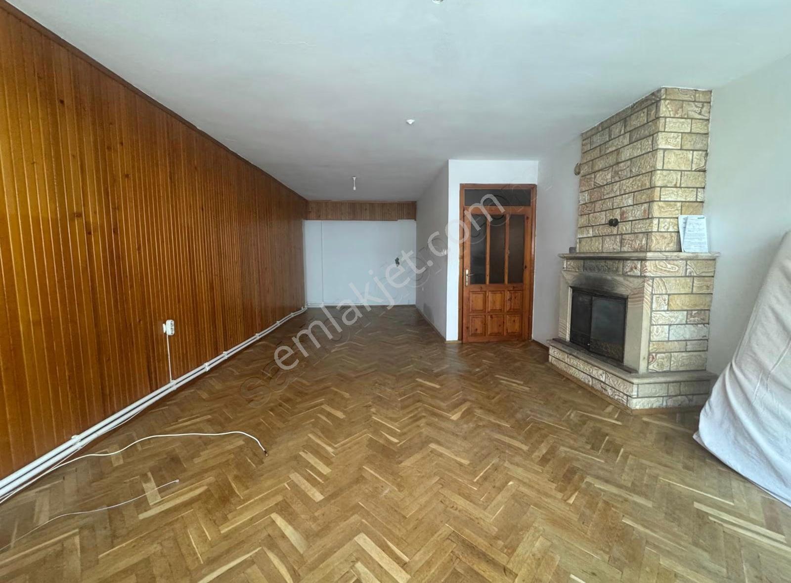 Çarşı Merkezinde Geniş Ferah 3+1 165 M² Şömineli Kiralık Daire
