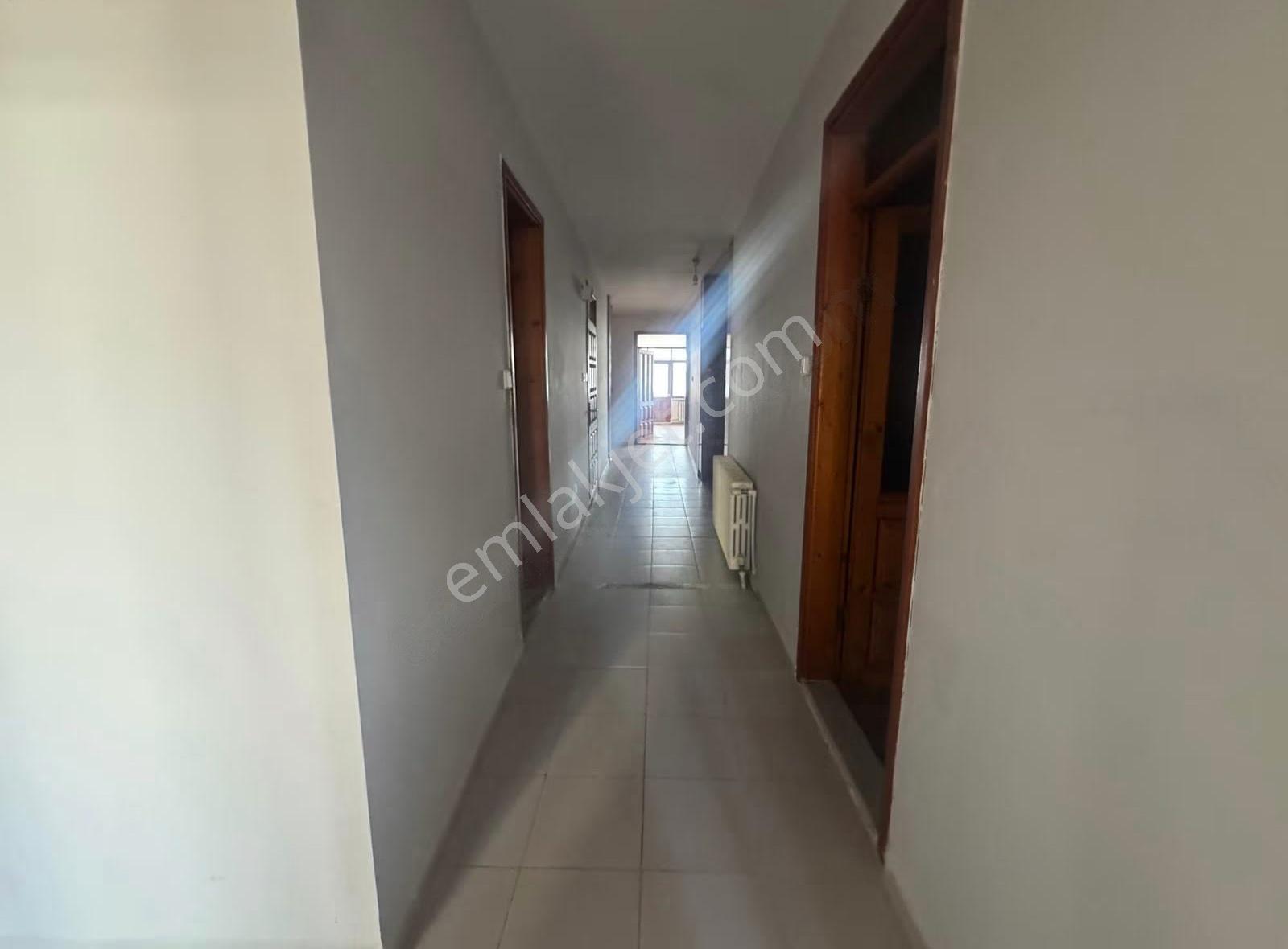 Çarşı Merkezinde Geniş Ferah 3+1 165 M² Şömineli Kiralık Daire - Görsel 3