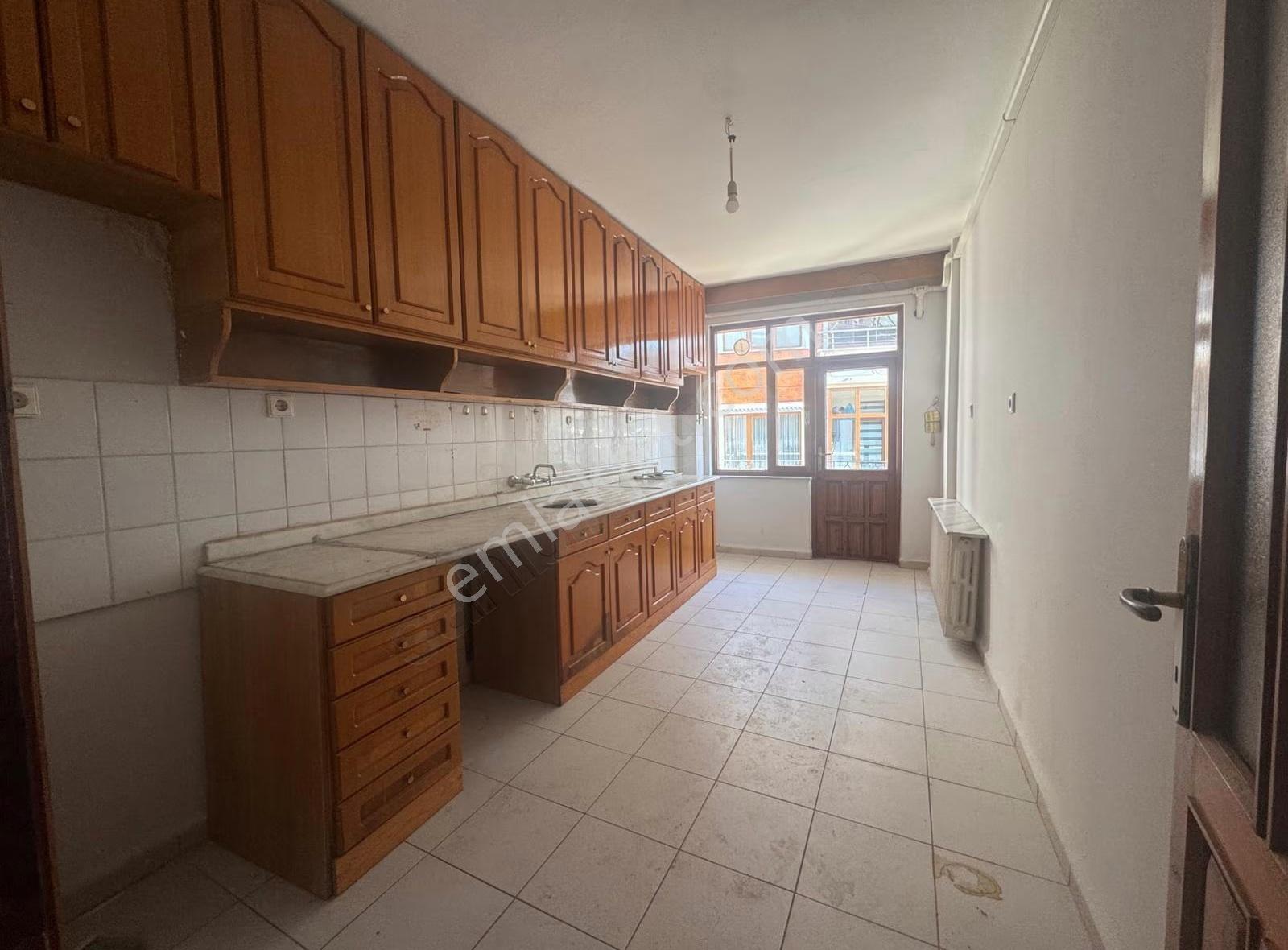 Çarşı Merkezinde Geniş Ferah 3+1 165 M² Şömineli Kiralık Daire - Görsel 13