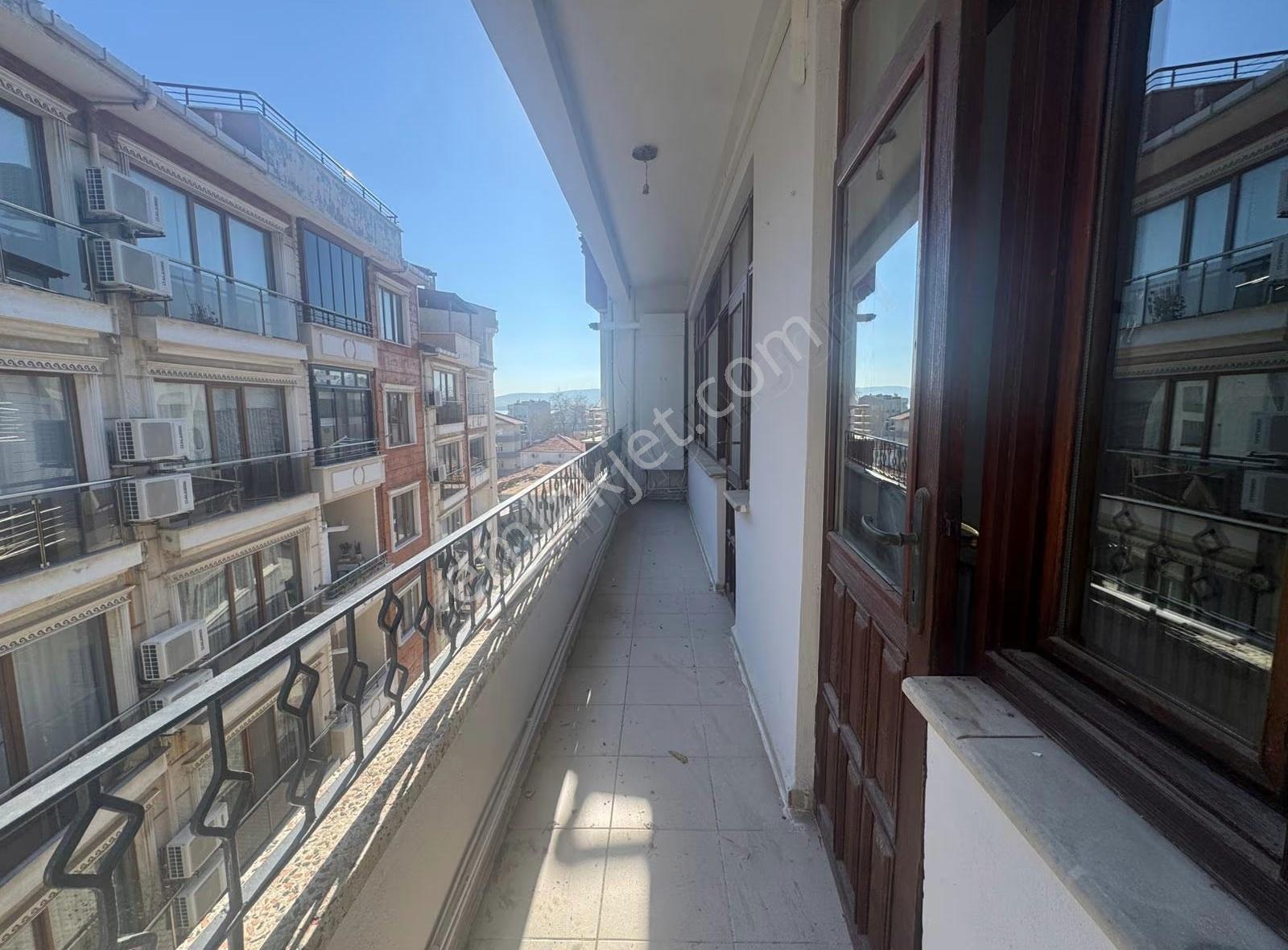 Çarşı Merkezinde Geniş Ferah 3+1 165 M² Şömineli Kiralık Daire - Görsel 10