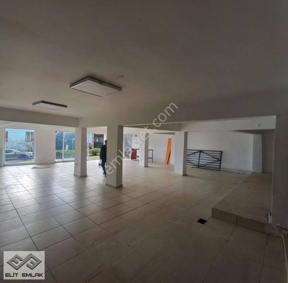 Altınoluk Köy Meydanında Kiralık 200 Metrekare Dükkan - Görsel 5
