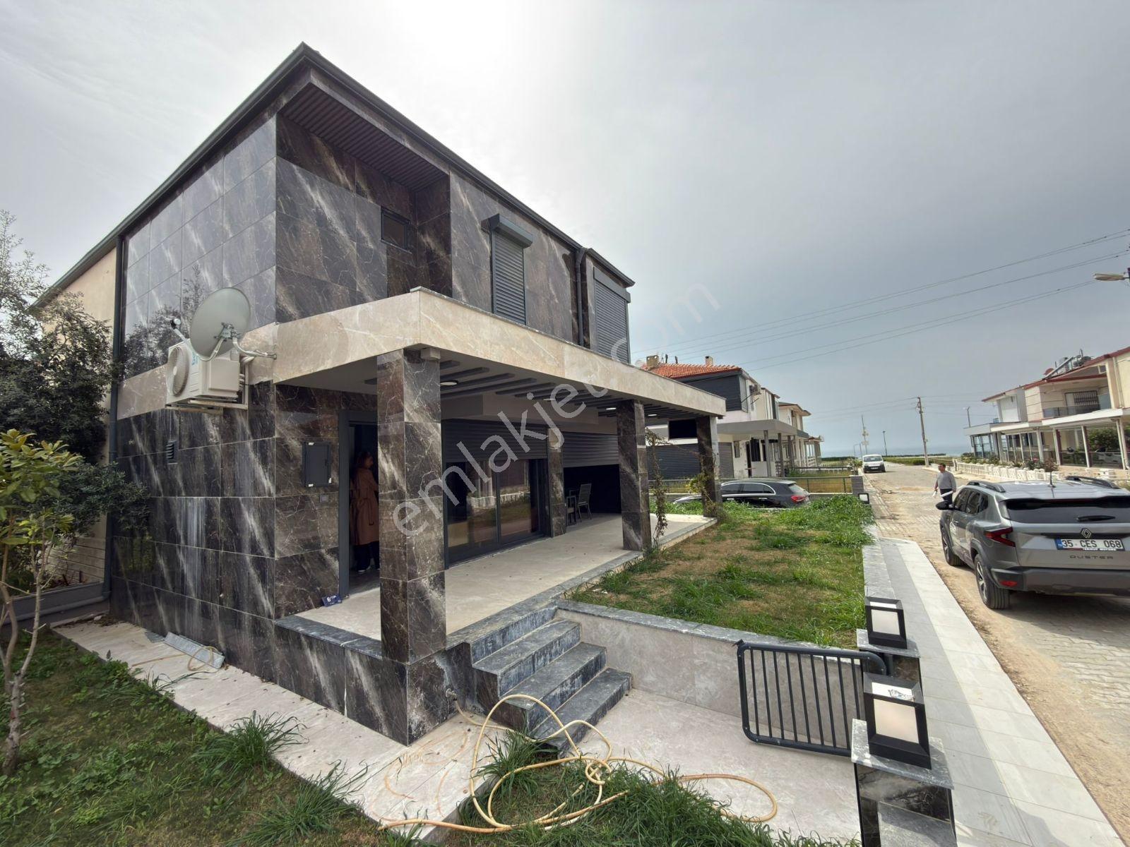 Denize Sıfır Sıtede Tamamen Yenilenmiş Mıhteşem Villa