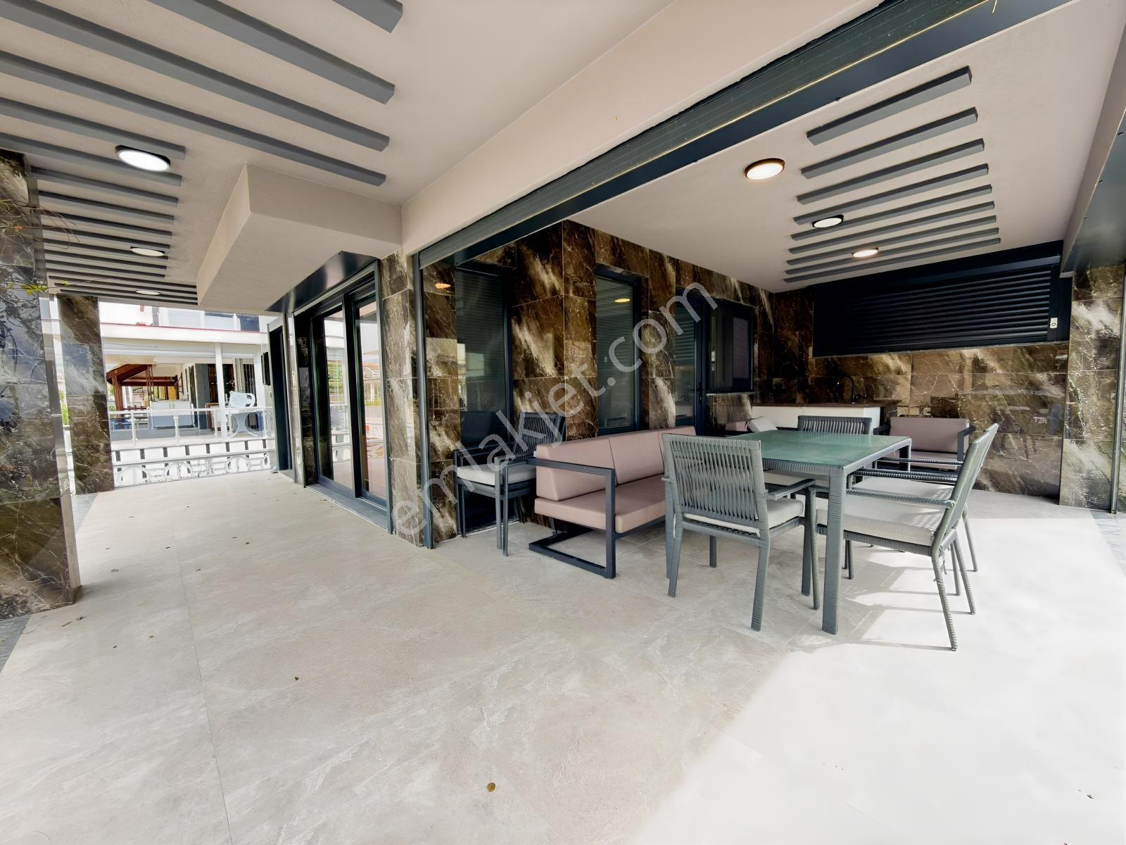 Denize Sıfır Sıtede Tamamen Yenilenmiş Mıhteşem Villa - Görsel 12