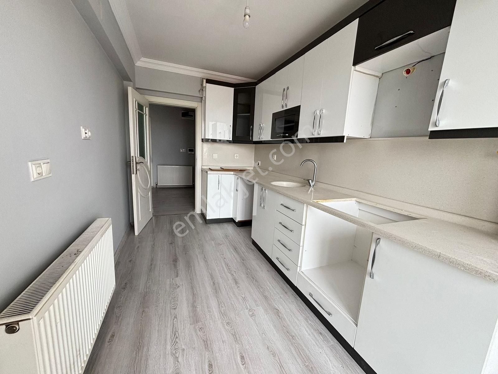 Yaman'dan Bolvadin Emrullah Mah. Kiralık 2+1 Daire - Görsel 12