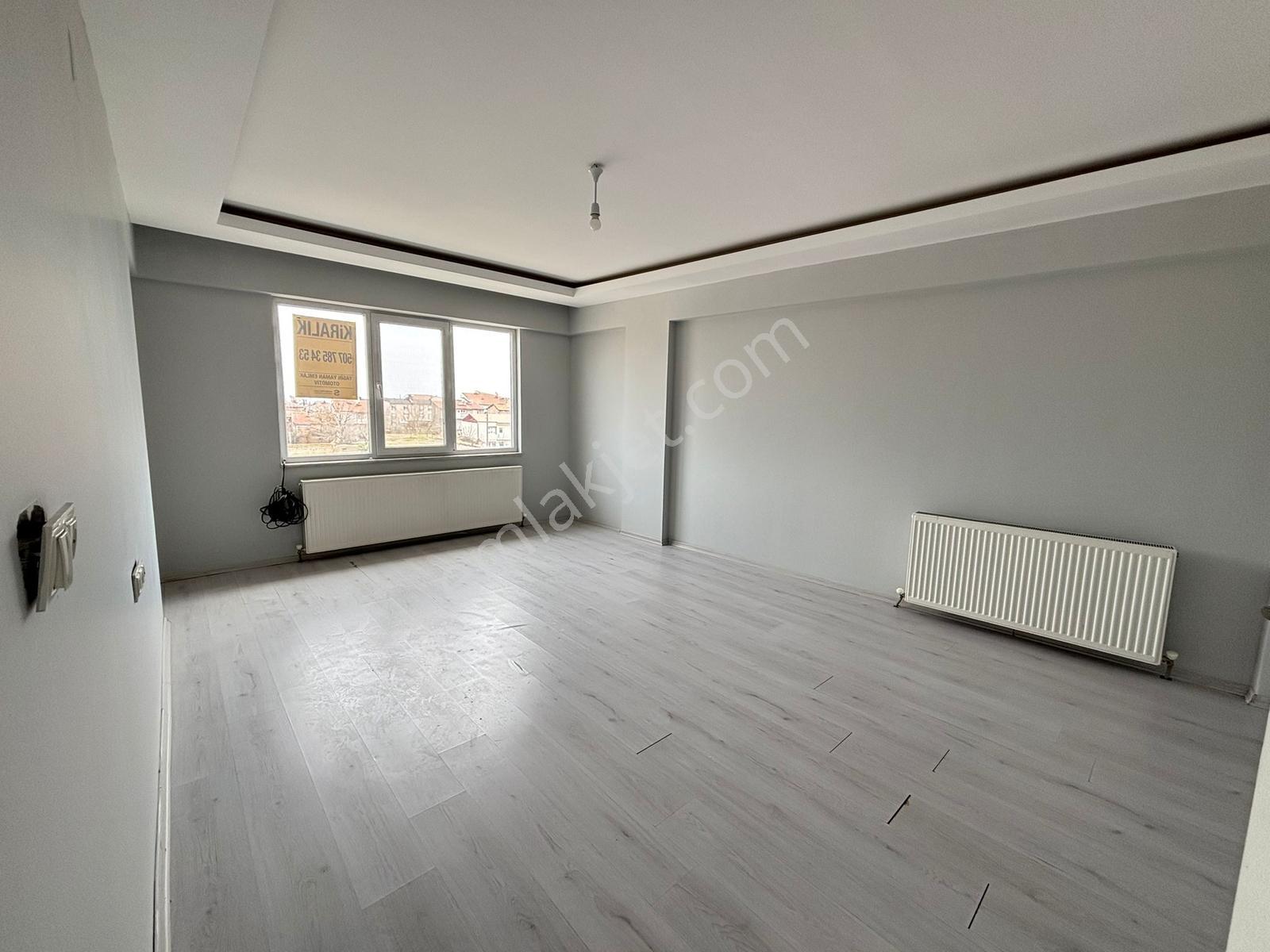Yaman'dan Bolvadin Emrullah Mah. Kiralık 2+1 Daire
