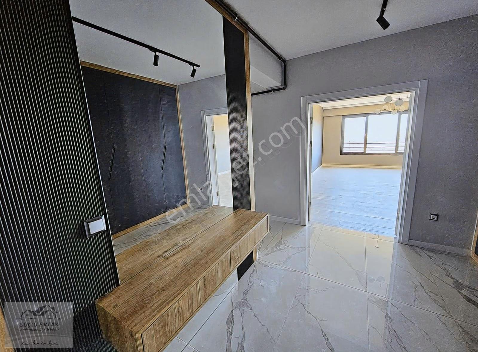 Şehrin En Güzel Yerinde Ve En Prestijli Sitesinde 4+1 Satılık - Görsel 10