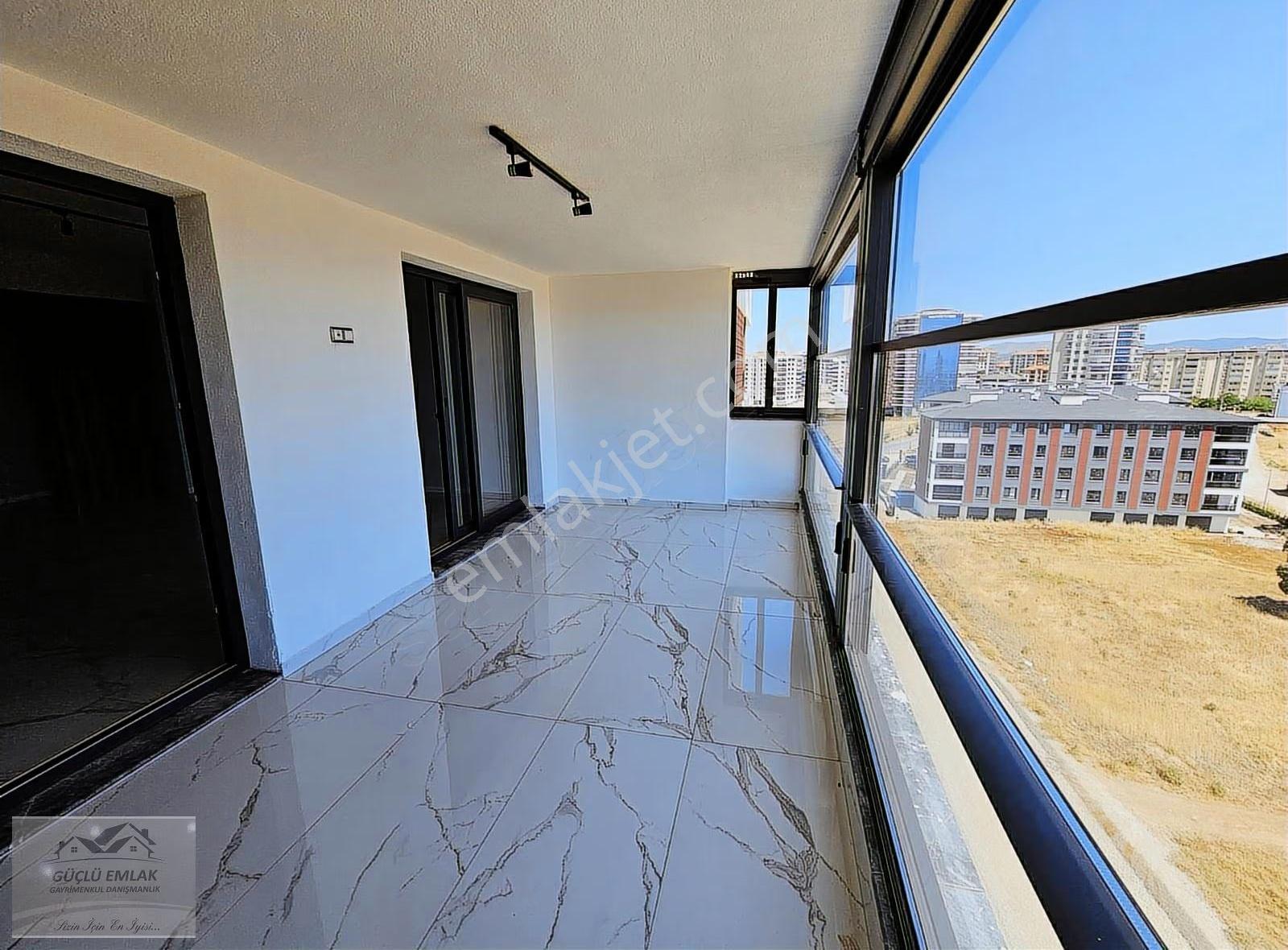 Şehrin En Güzel Yerinde Ve En Prestijli Sitesinde 4+1 Satılık - Görsel 23