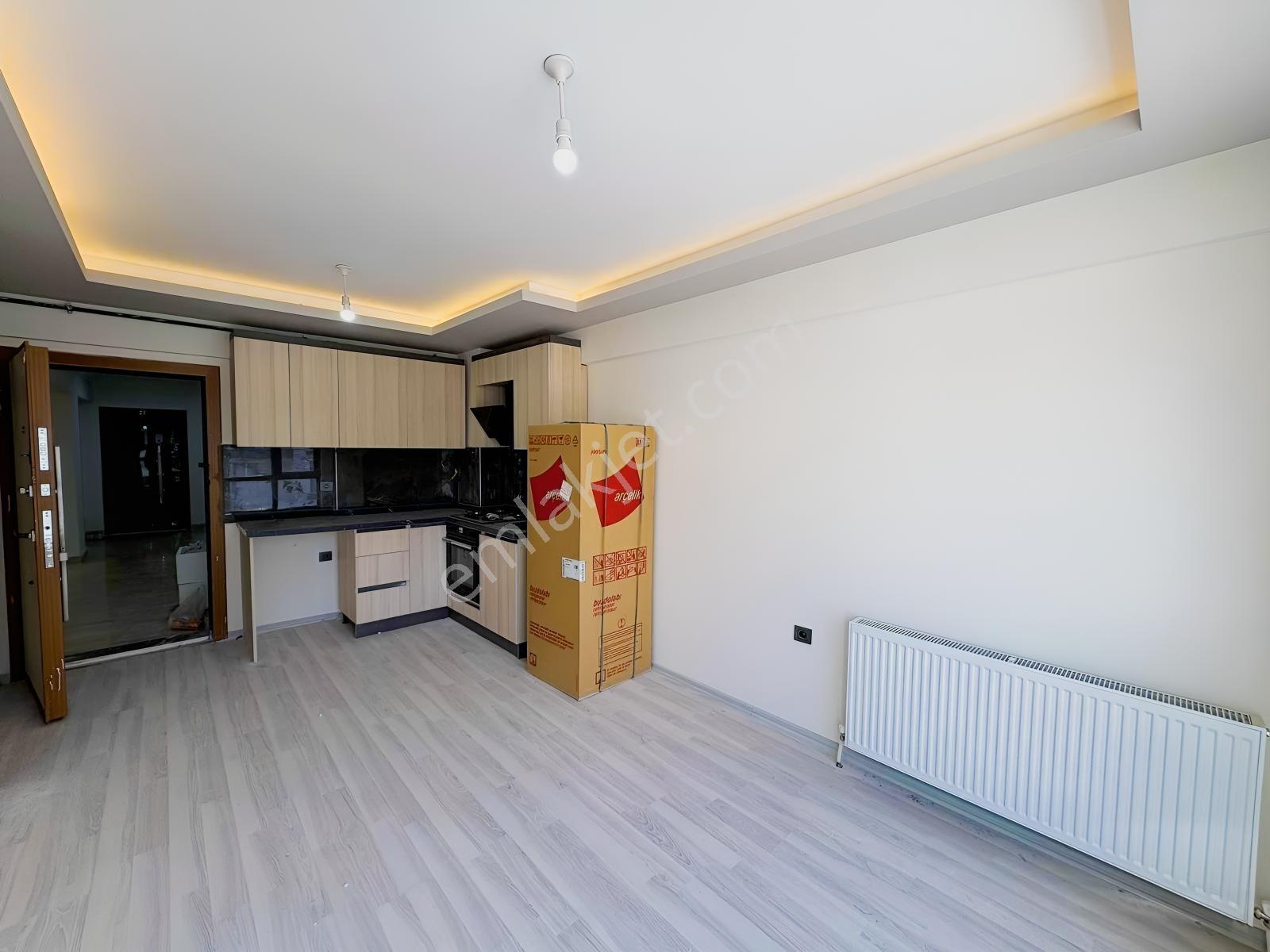 Alaçatı'dan İncek'te Ara Kat Güney Cephe Bulvar Yakını Geniş 1+1 - Görsel 2