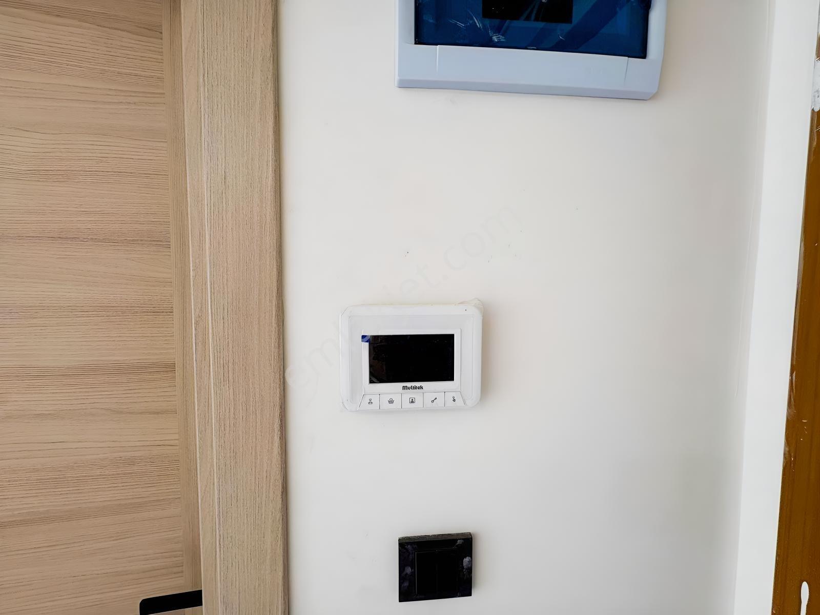 Alaçatı'dan İncek'te Ara Kat Güney Cephe Bulvar Yakını Geniş 1+1 - Görsel 28
