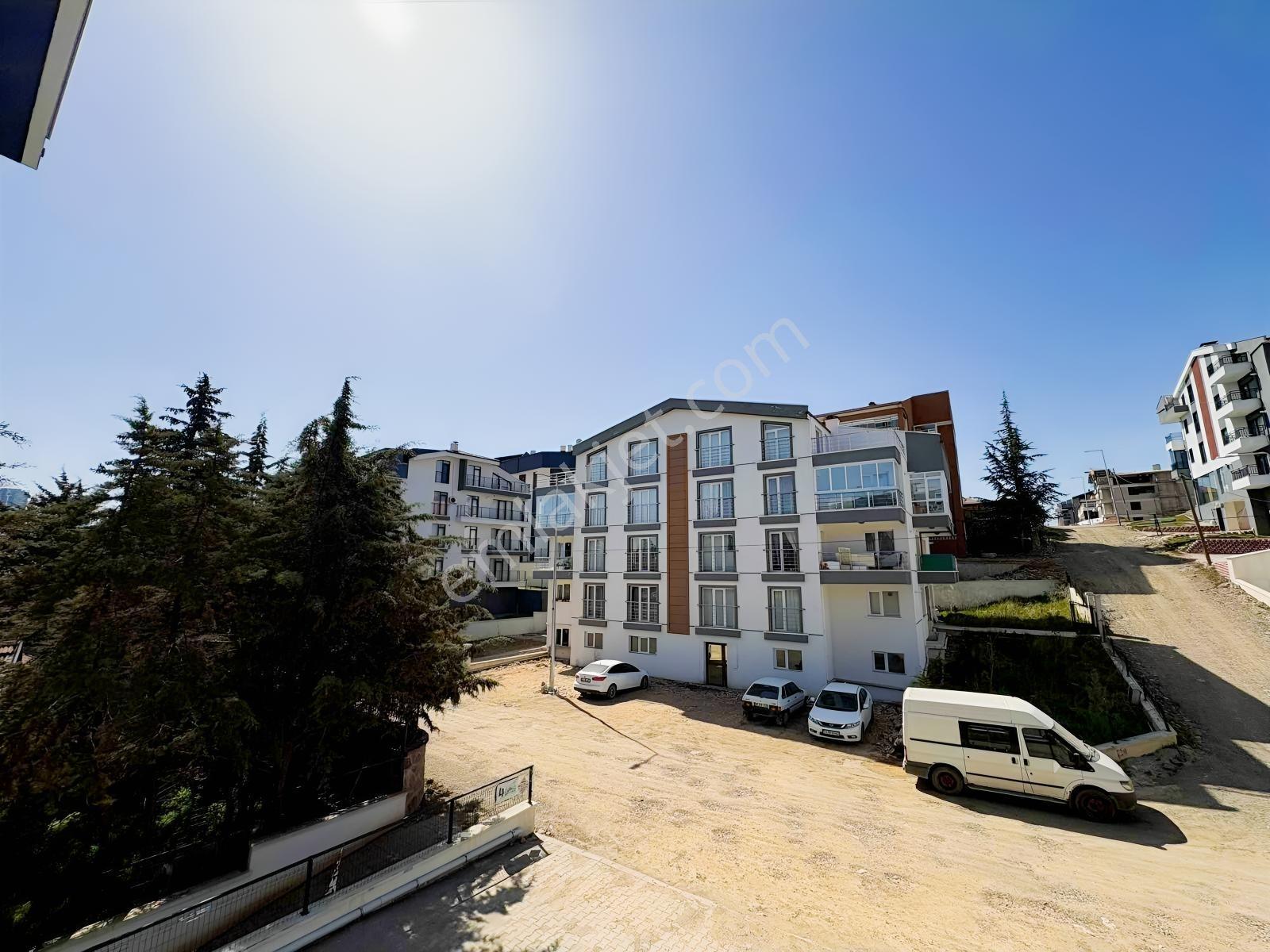 Alaçatı'dan İncek'te Ara Kat Güney Cephe Bulvar Yakını Geniş 1+1 - Görsel 27