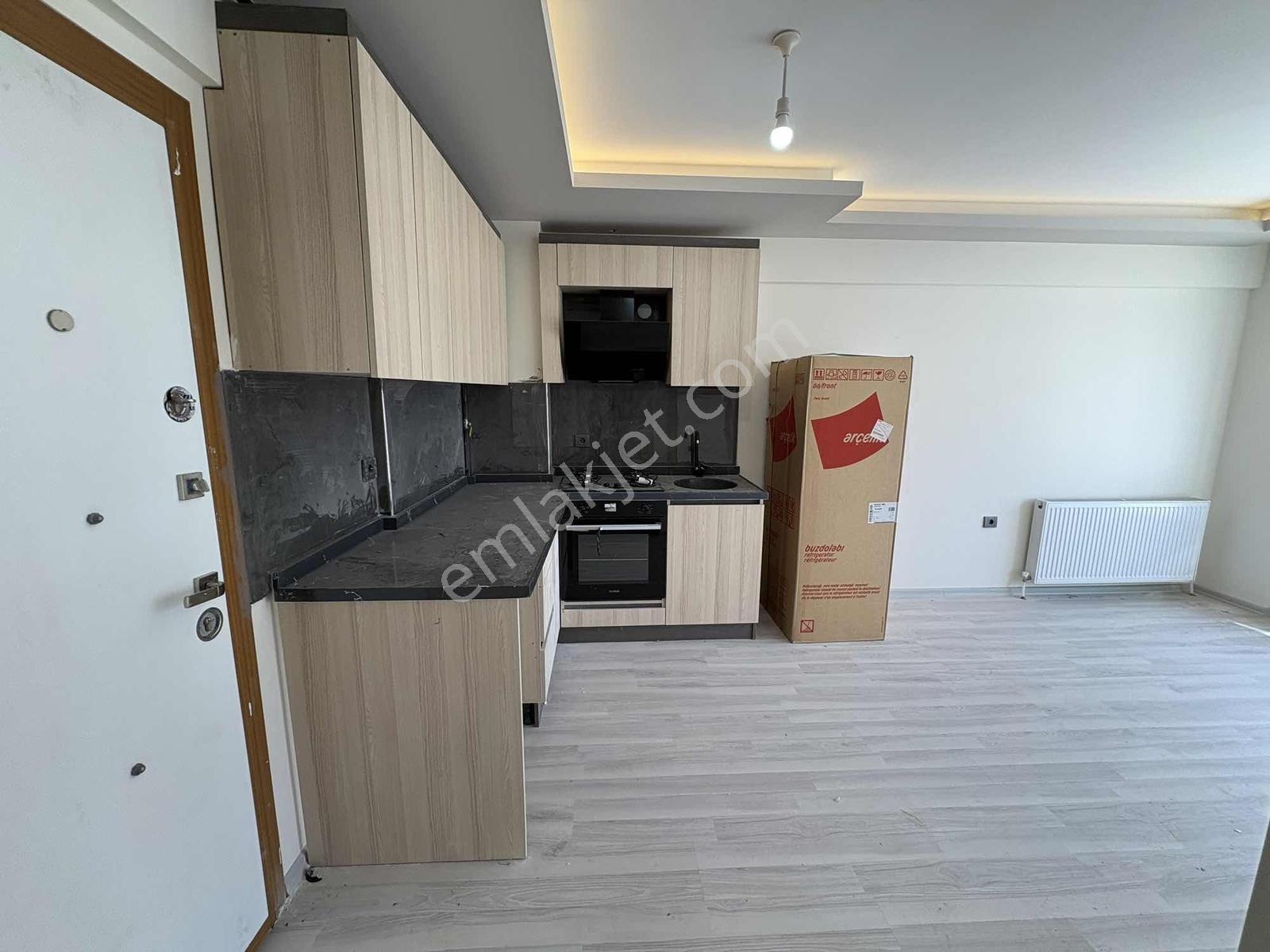Alaçatı'dan İncek'te Ara Kat Güney Cephe Bulvar Yakını Geniş 1+1 - Görsel 24