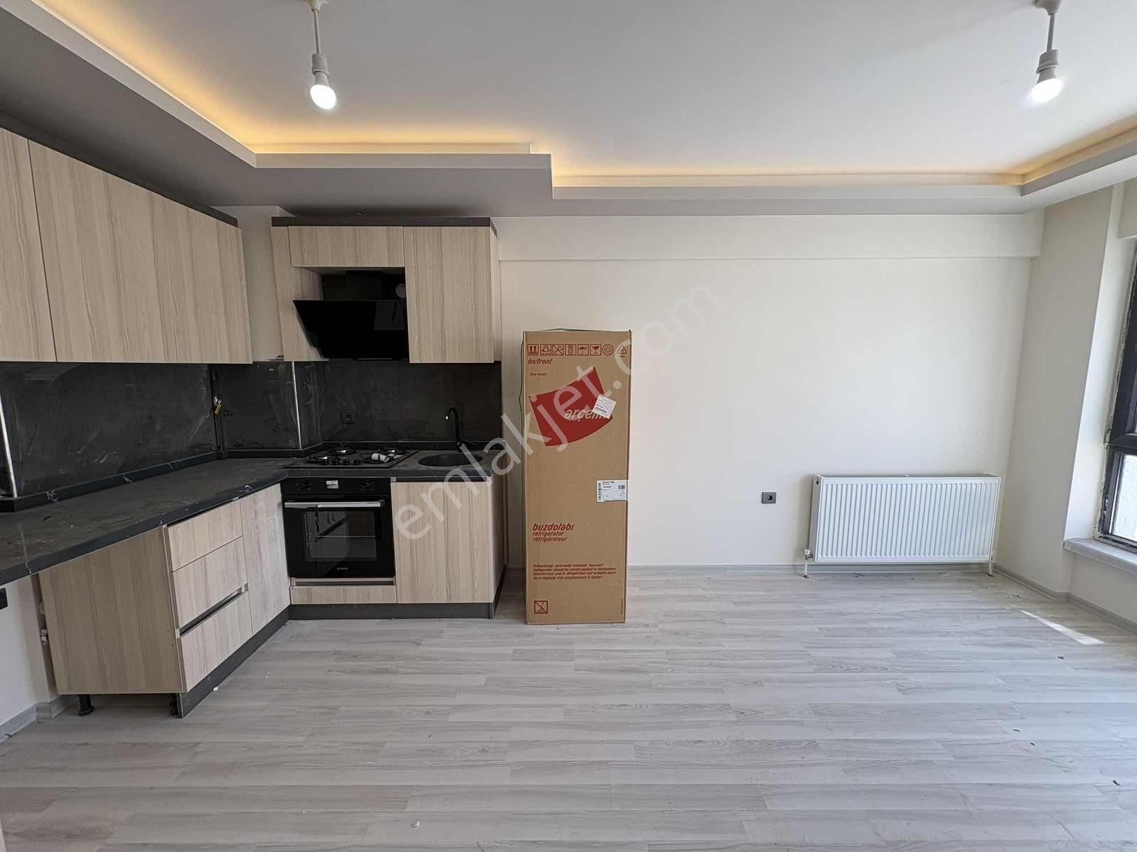 Alaçatı'dan İncek'te Ara Kat Güney Cephe Bulvar Yakını Geniş 1+1 - Görsel 32